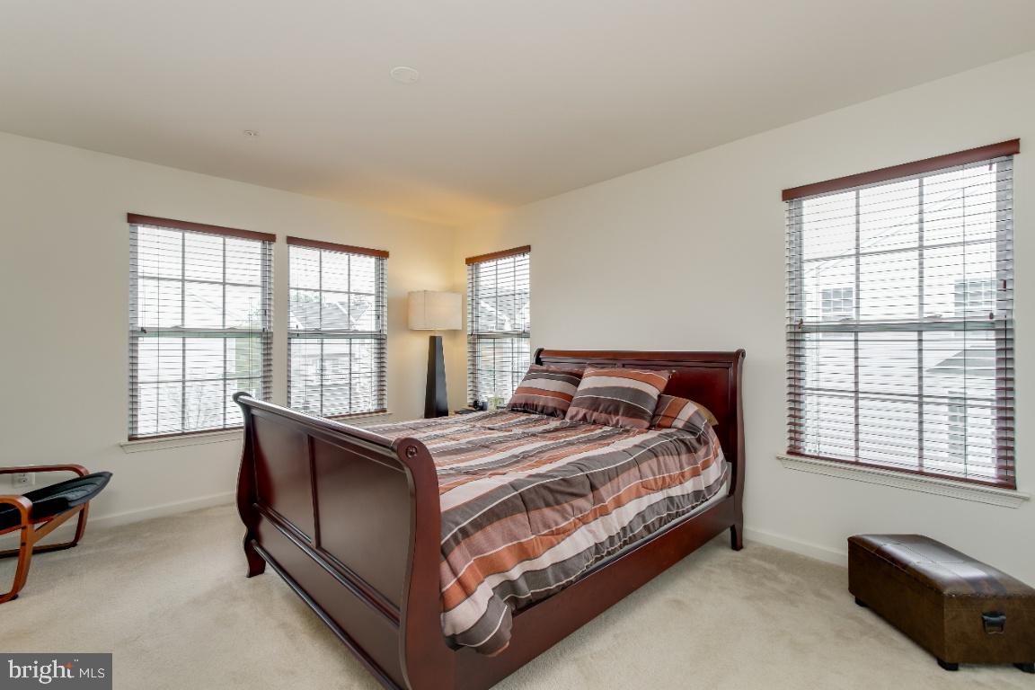 SUMMERFIELD AT MISSION PLACE - Residential