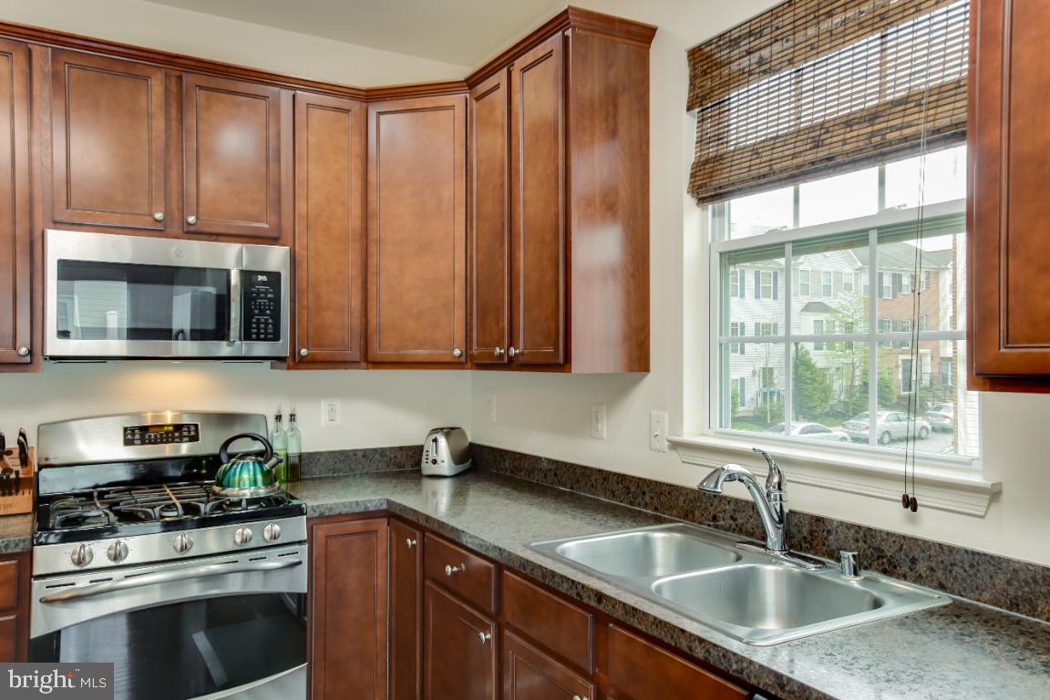 SUMMERFIELD AT MISSION PLACE - Residential