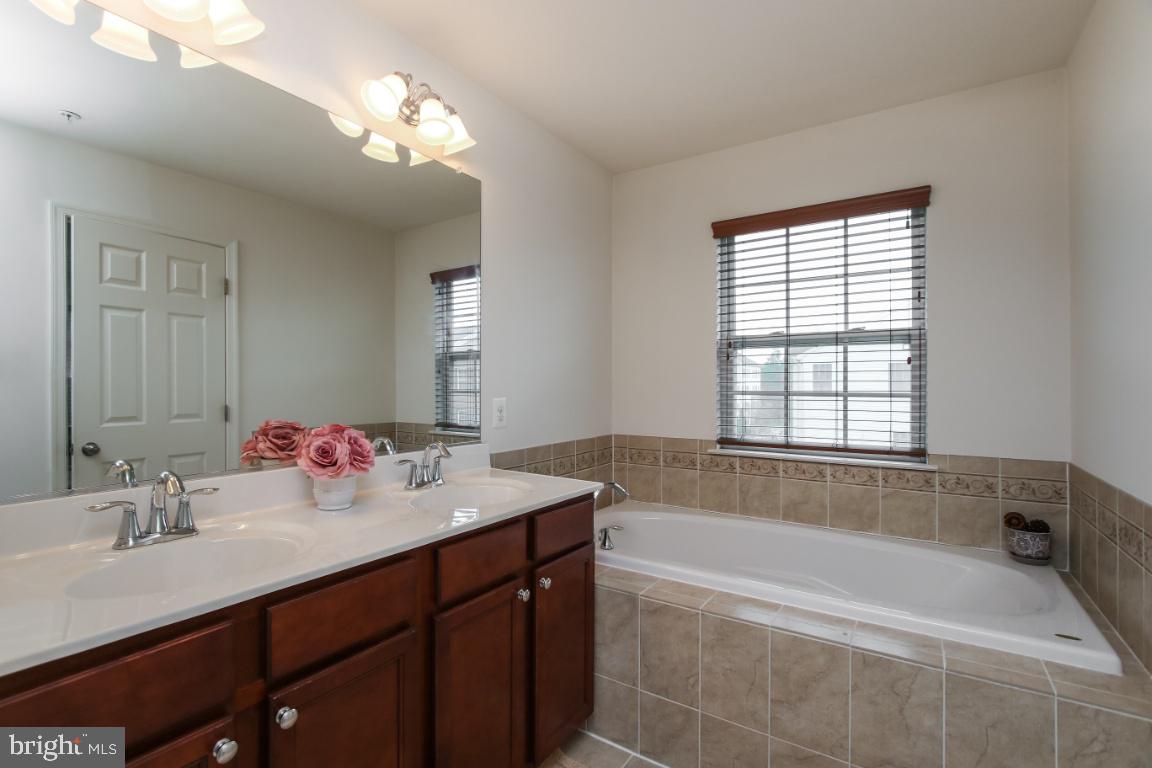 SUMMERFIELD AT MISSION PLACE - Residential