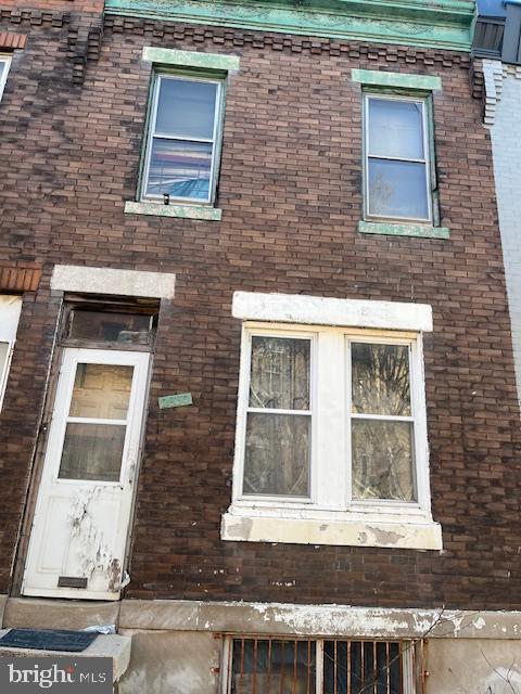 Total Shell. Full Renovation Needed