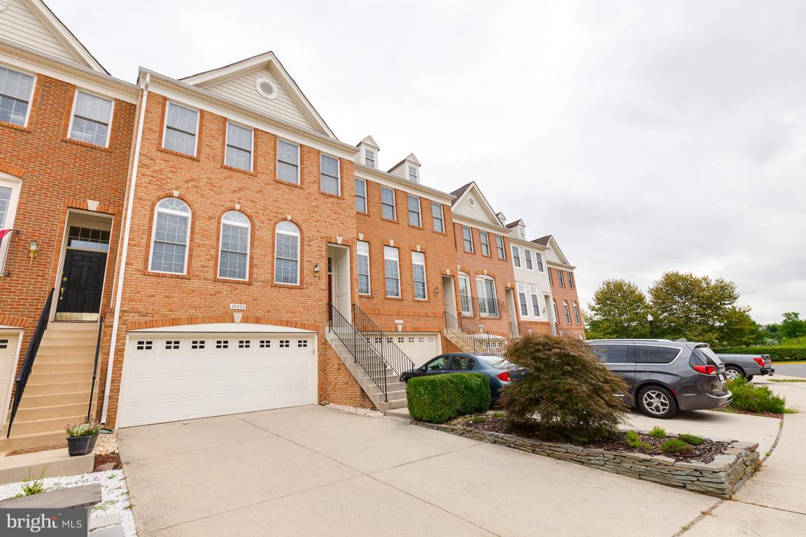 SOUTH RIDING - Residential