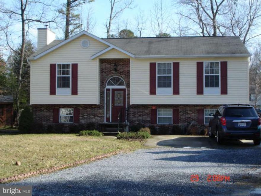 Updated kit with new stainless appliances, quartz counters and pergo floors.  Roomy L shaped FR with lg windows, FP and full bath. Large unfinished area for storage. 20x16 deck off the kitchen which leads down to a 16x8 lower level. Also listed for sale.Pets case by case.1 cat or 1 sm. to med size dog.No fence.
