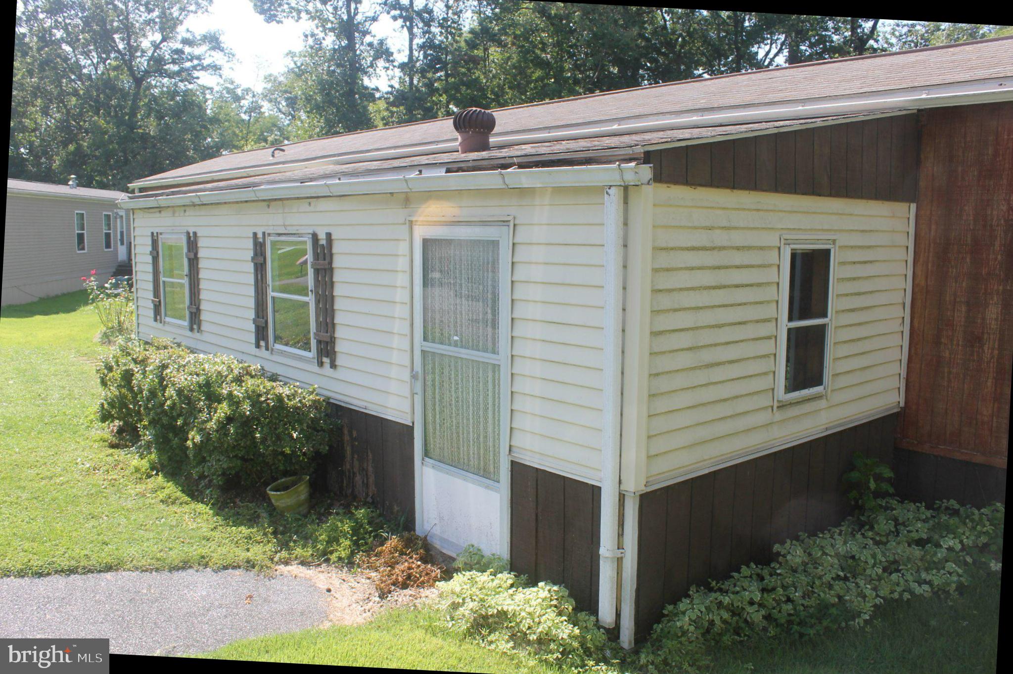 423 W 28TH DIVISION HIGHWAY LOT 5