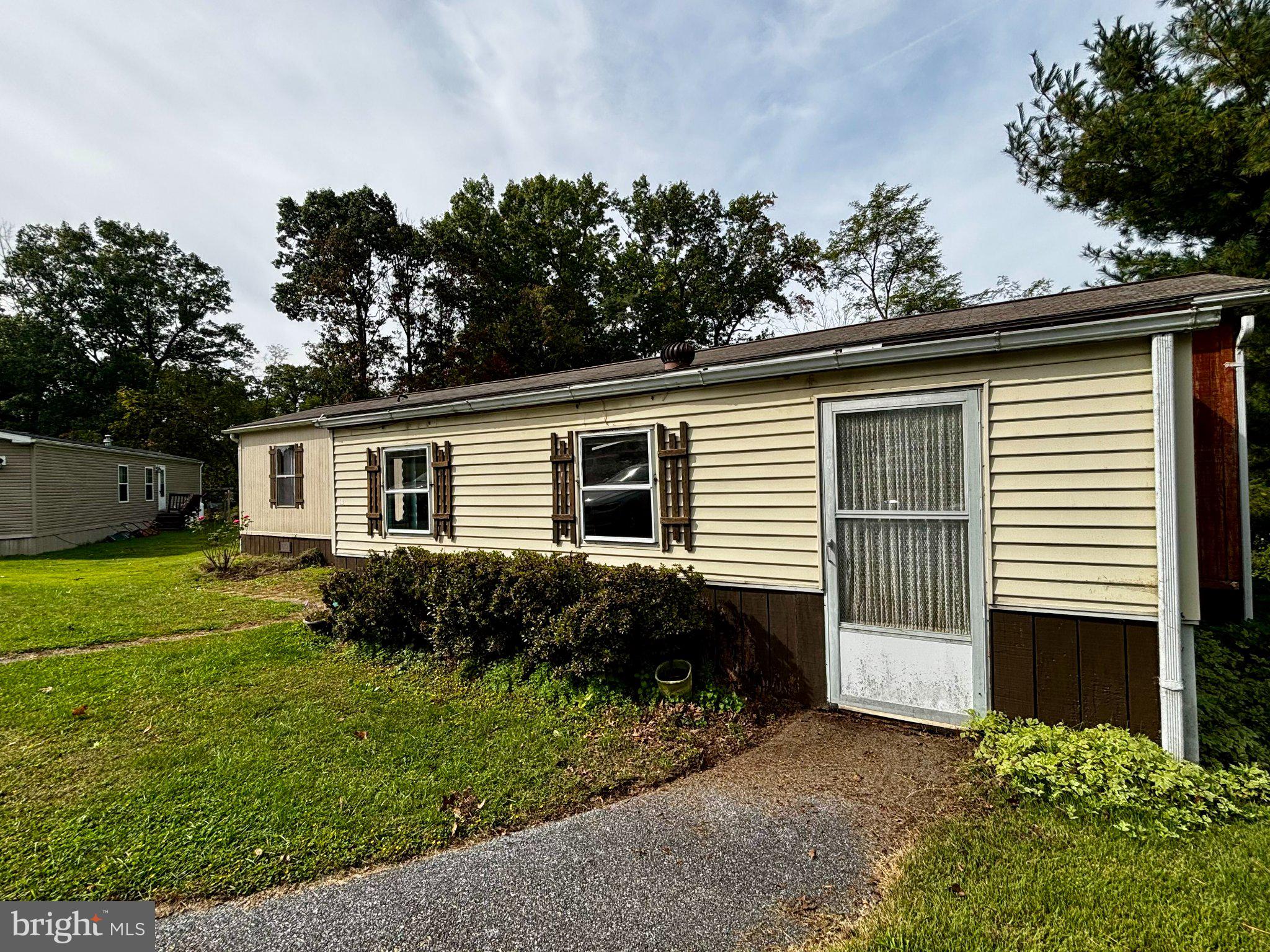 423 W 28TH DIVISION HIGHWAY LOT 5