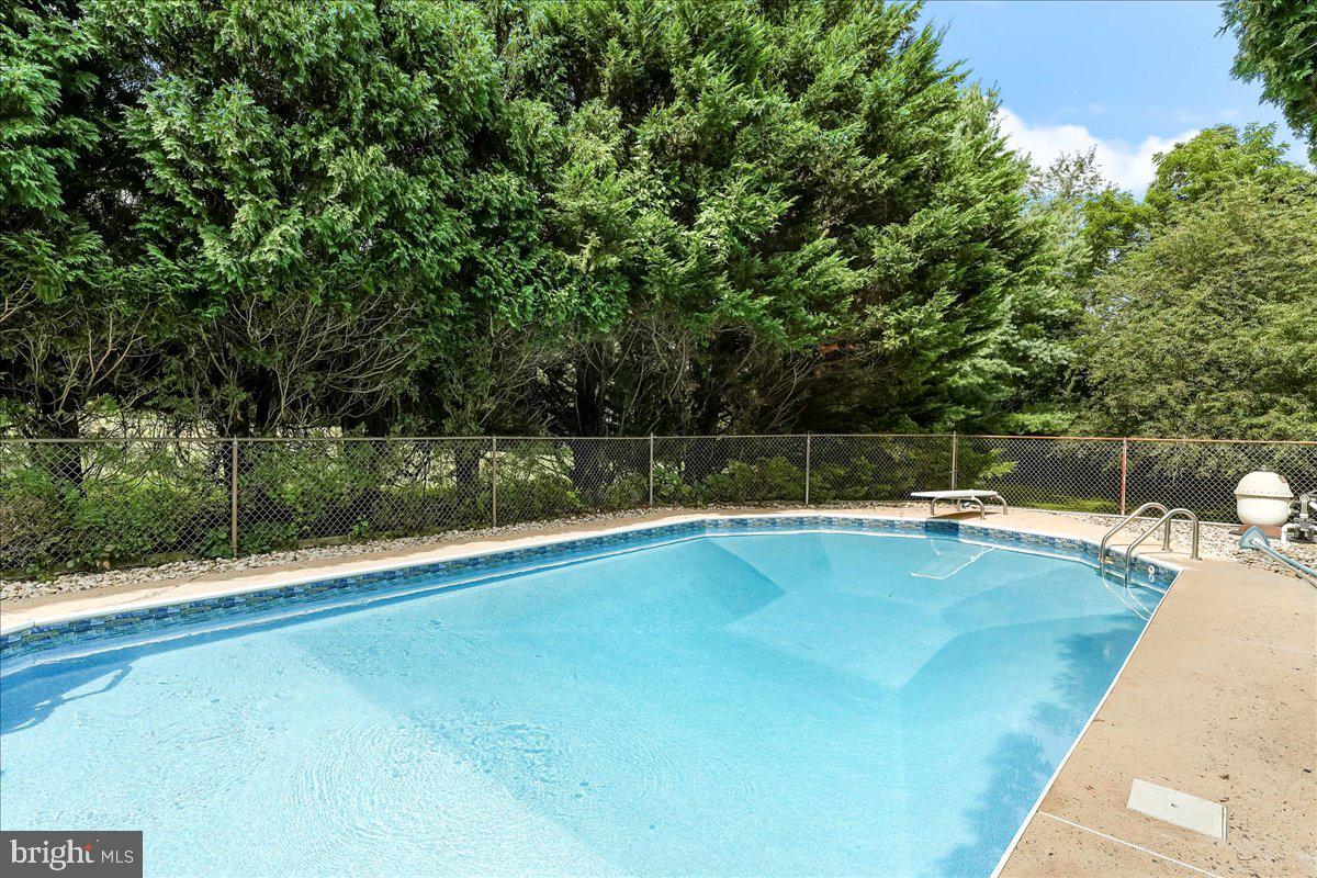 FOX KNOLL - Residential