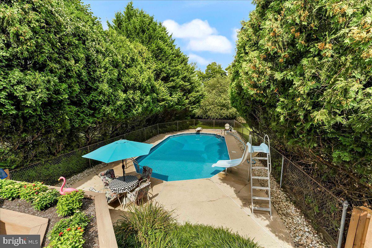 FOX KNOLL - Residential