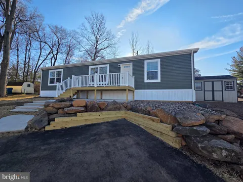 9 Woodedge Drive, Quakertown, PA MLS: PABU2113054