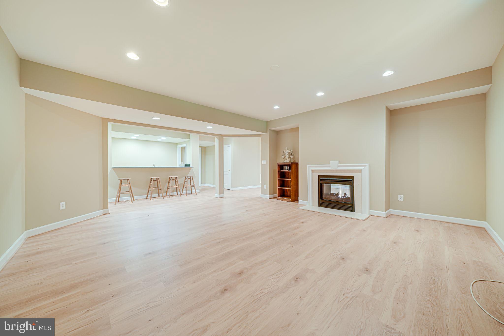 LAKE BARCROFT CLOISTERS - Residential