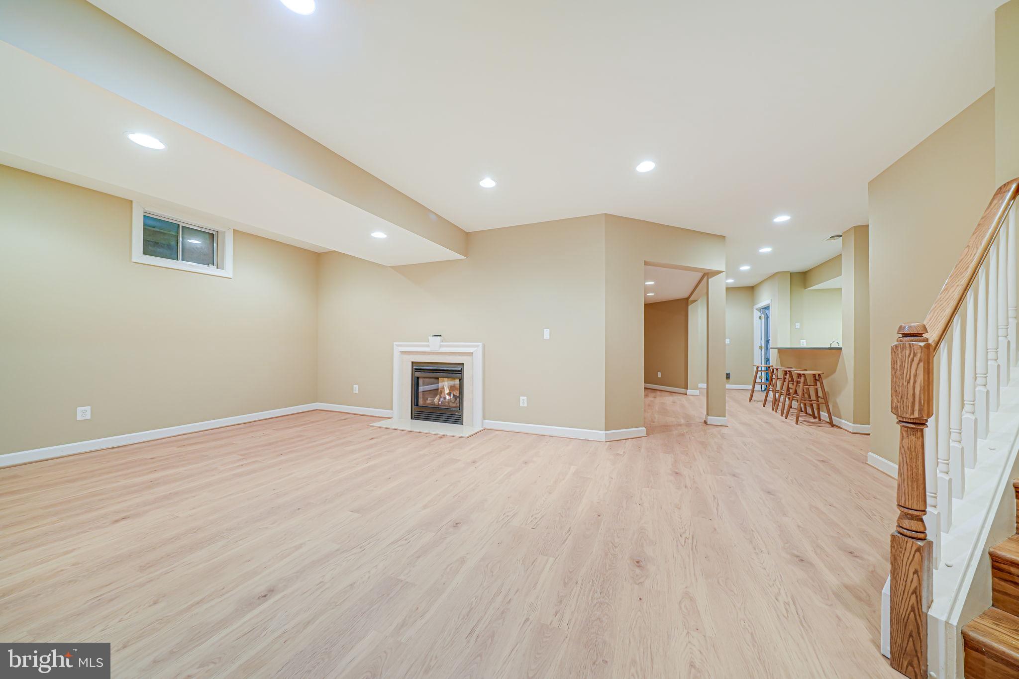 LAKE BARCROFT CLOISTERS - Residential