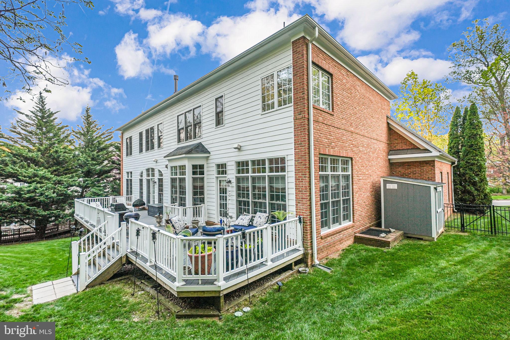 LAKE BARCROFT CLOISTERS - Residential
