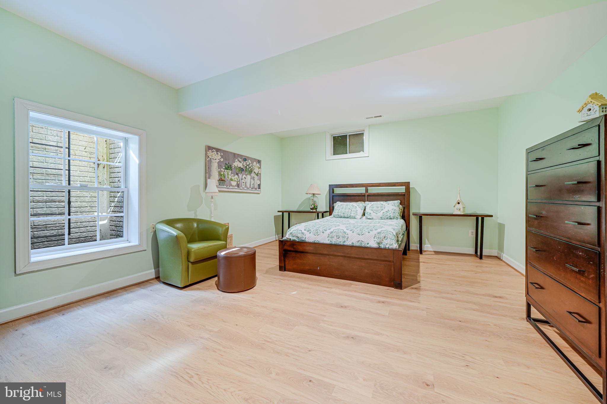 LAKE BARCROFT CLOISTERS - Residential