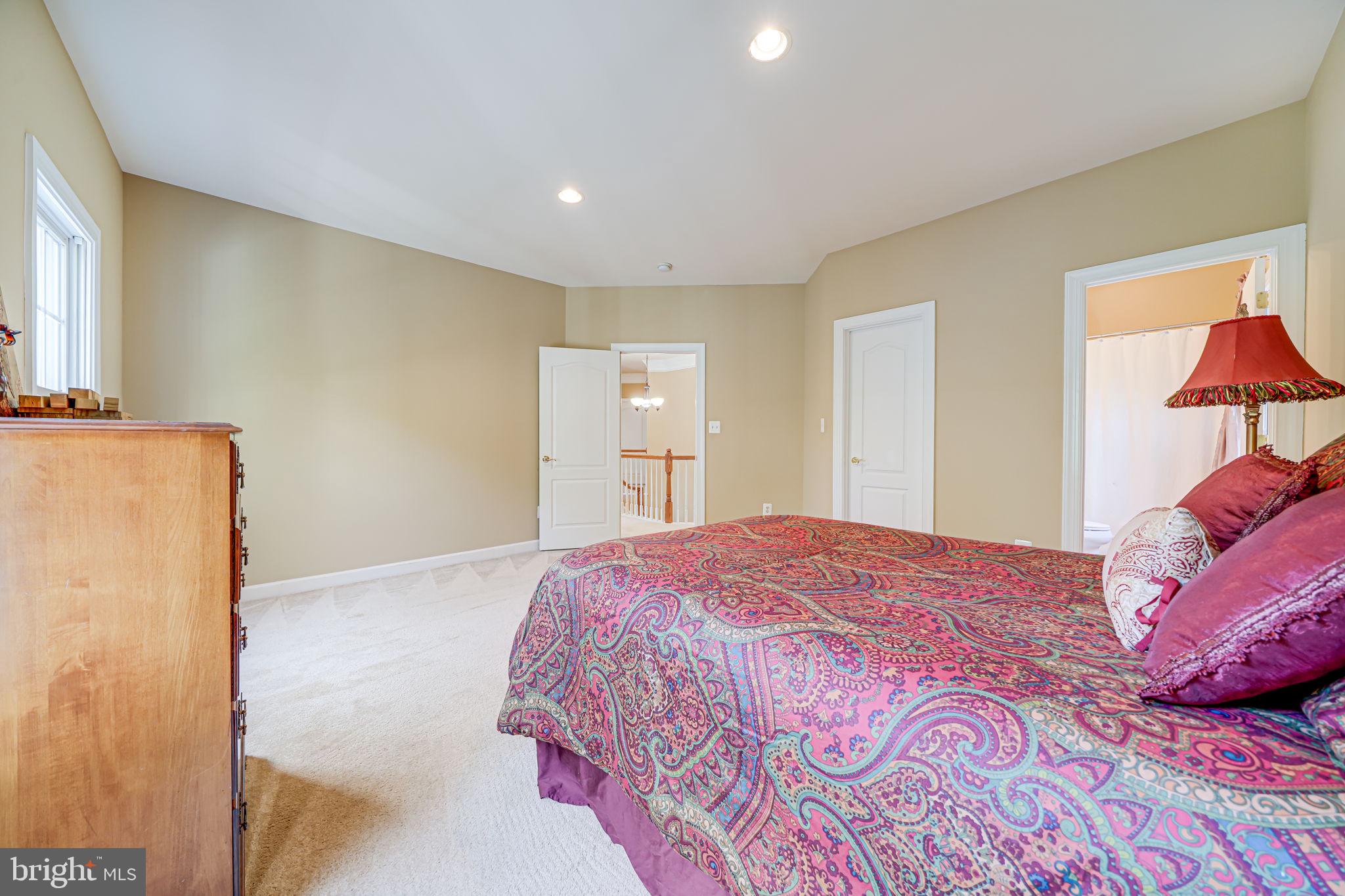 LAKE BARCROFT CLOISTERS - Residential