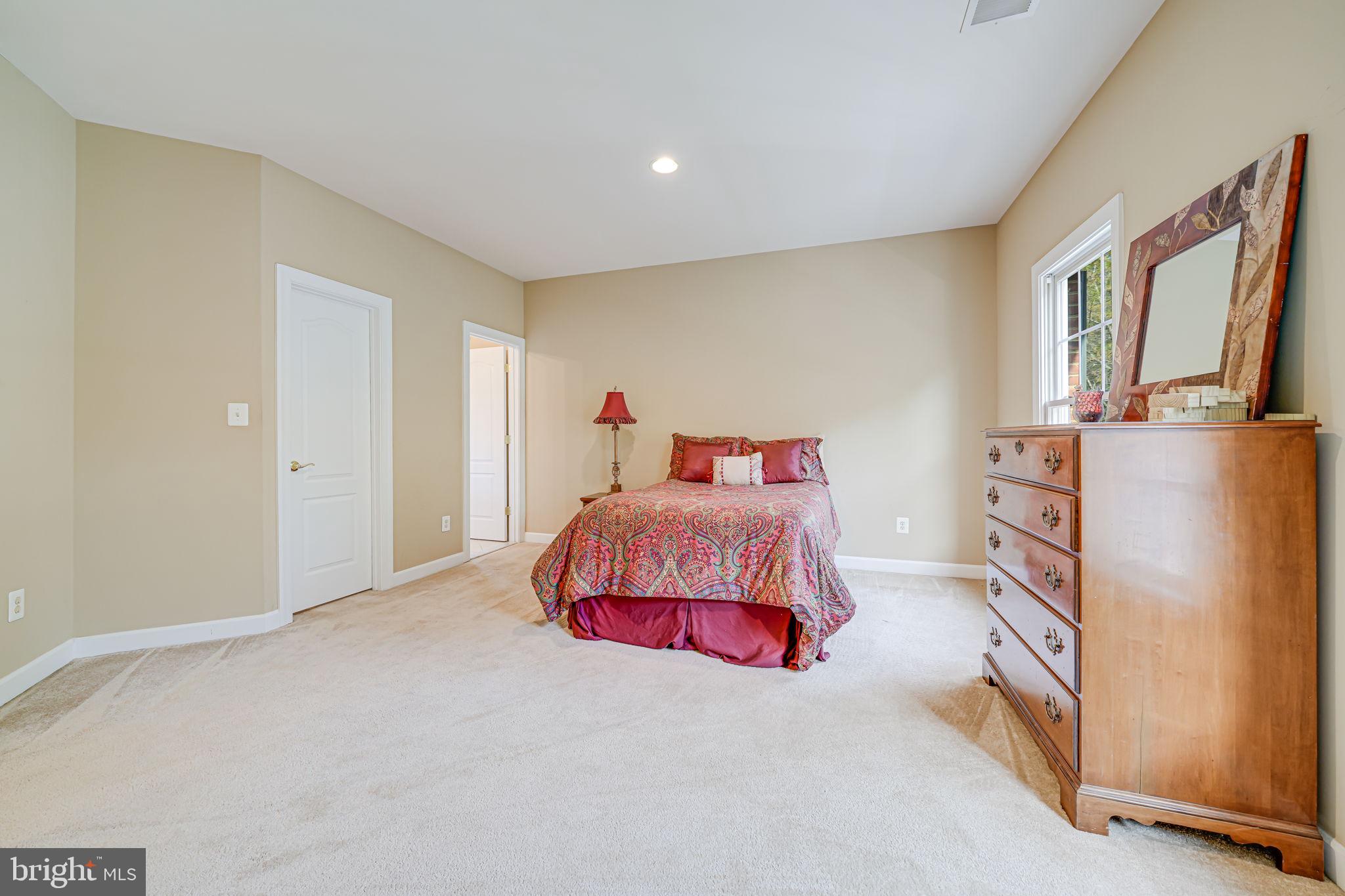 LAKE BARCROFT CLOISTERS - Residential