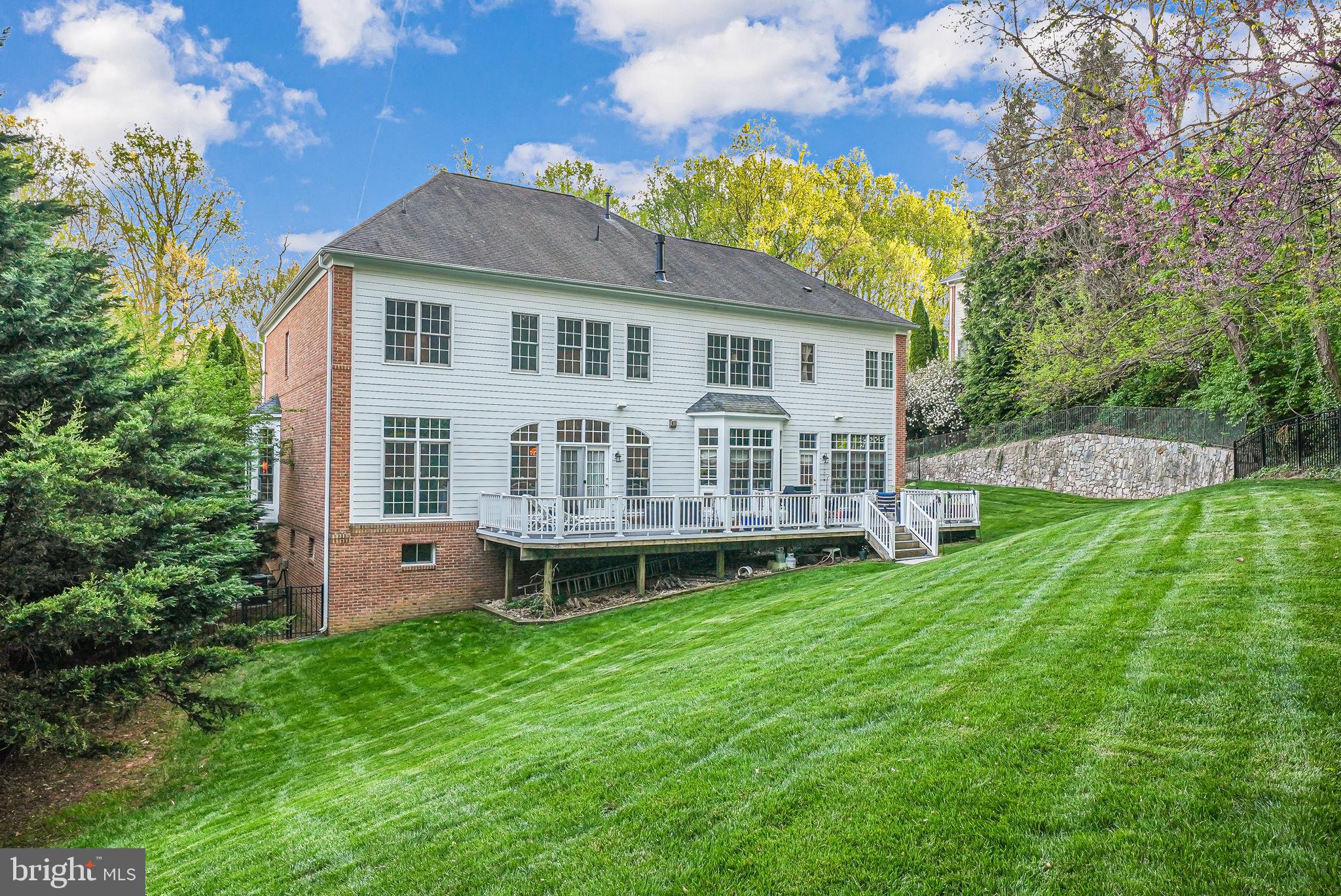 LAKE BARCROFT CLOISTERS - Residential