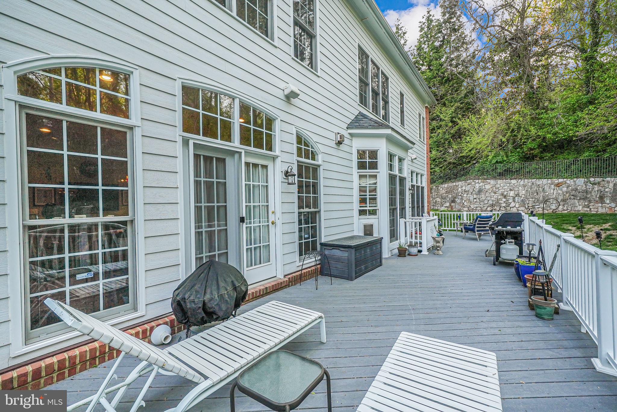 LAKE BARCROFT CLOISTERS - Residential