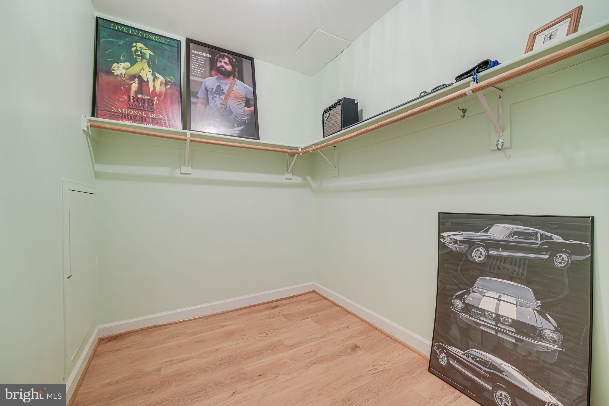 LAKE BARCROFT CLOISTERS - Residential