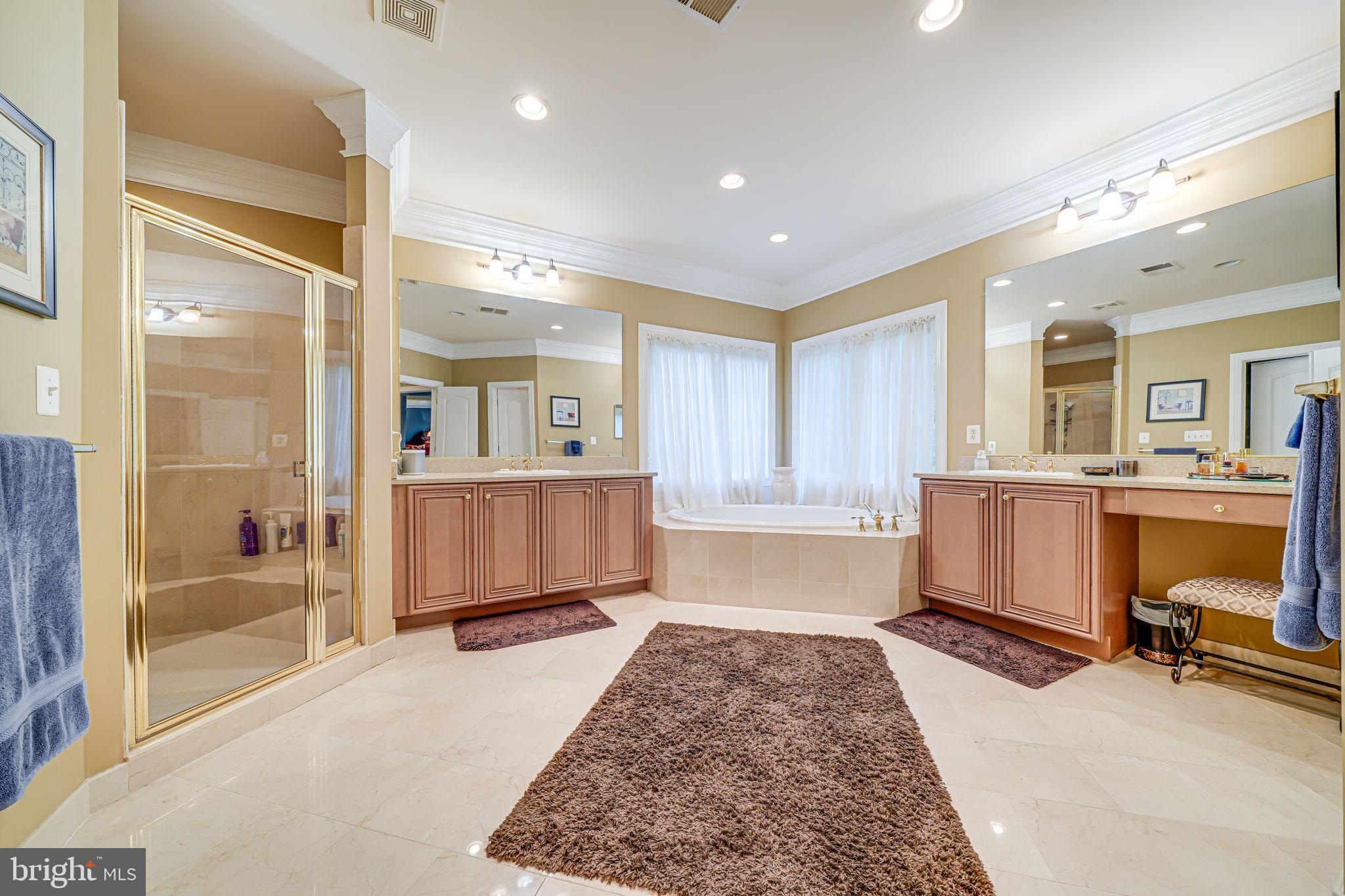 LAKE BARCROFT CLOISTERS - Residential