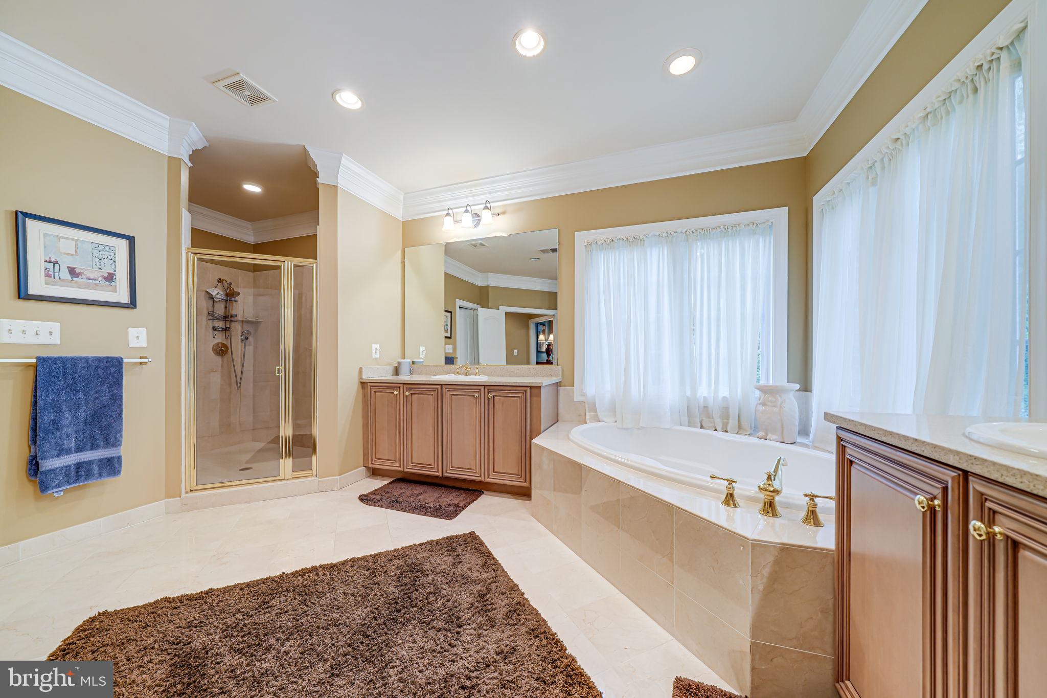 LAKE BARCROFT CLOISTERS - Residential