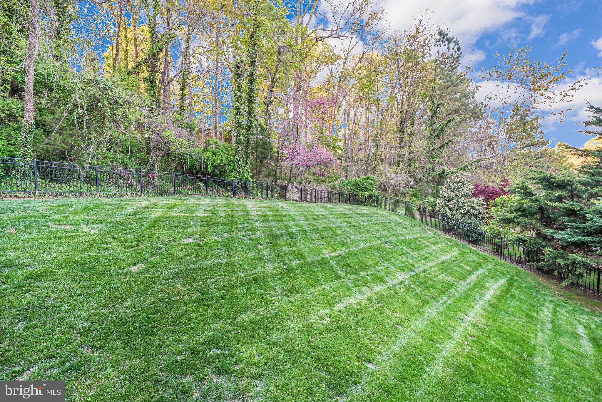 LAKE BARCROFT CLOISTERS - Residential