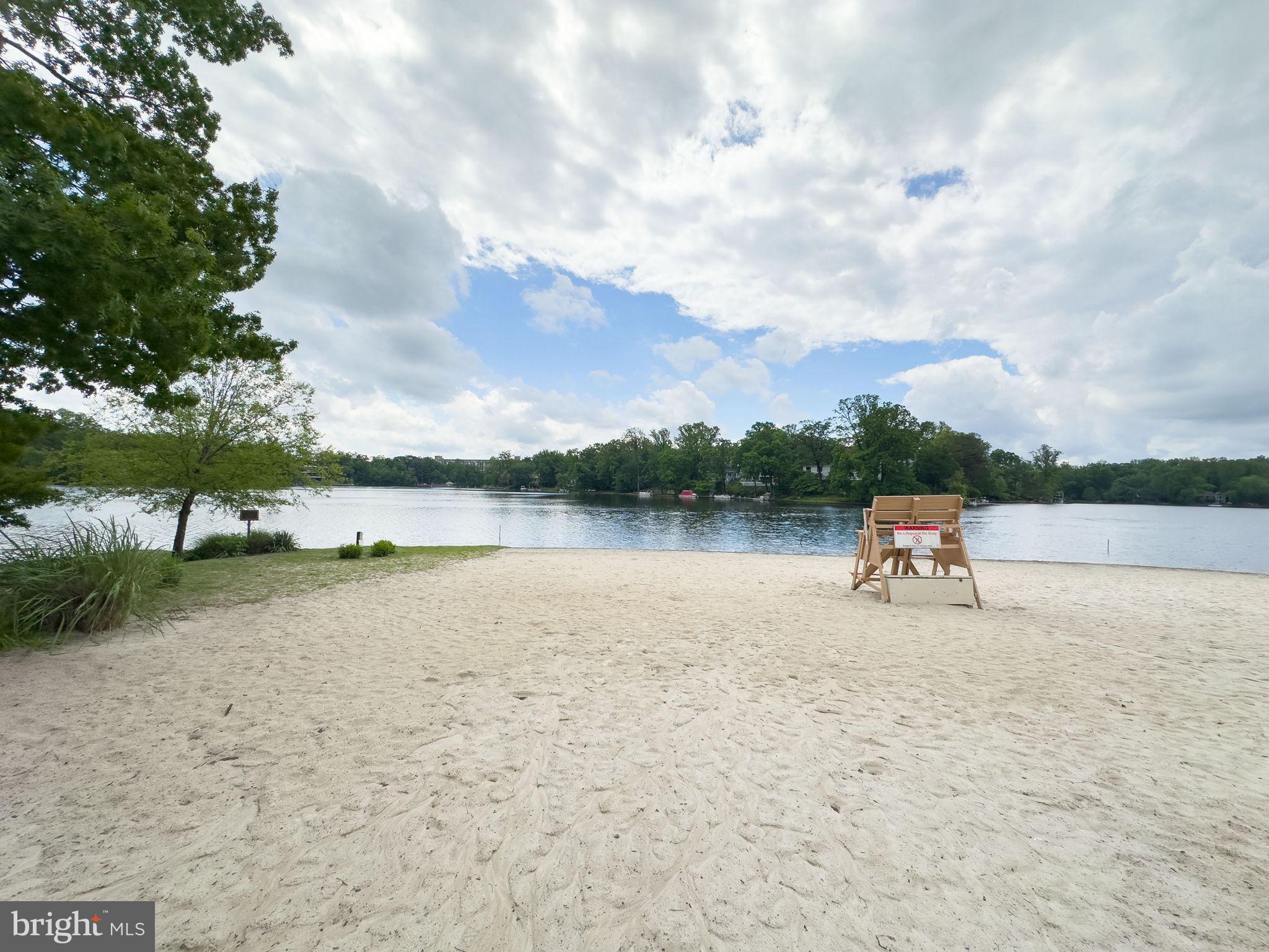 LAKE BARCROFT CLOISTERS - Residential