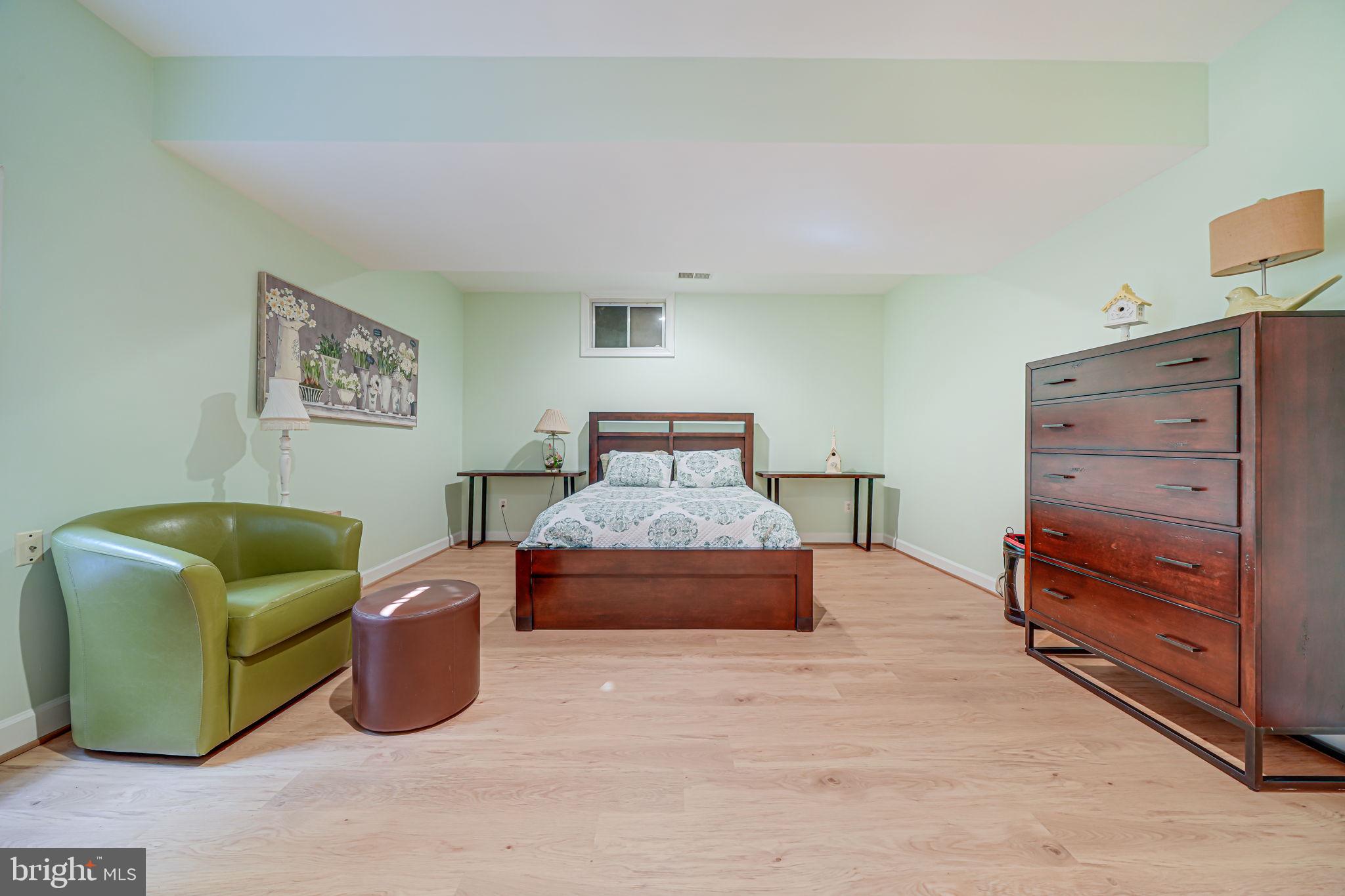 LAKE BARCROFT CLOISTERS - Residential