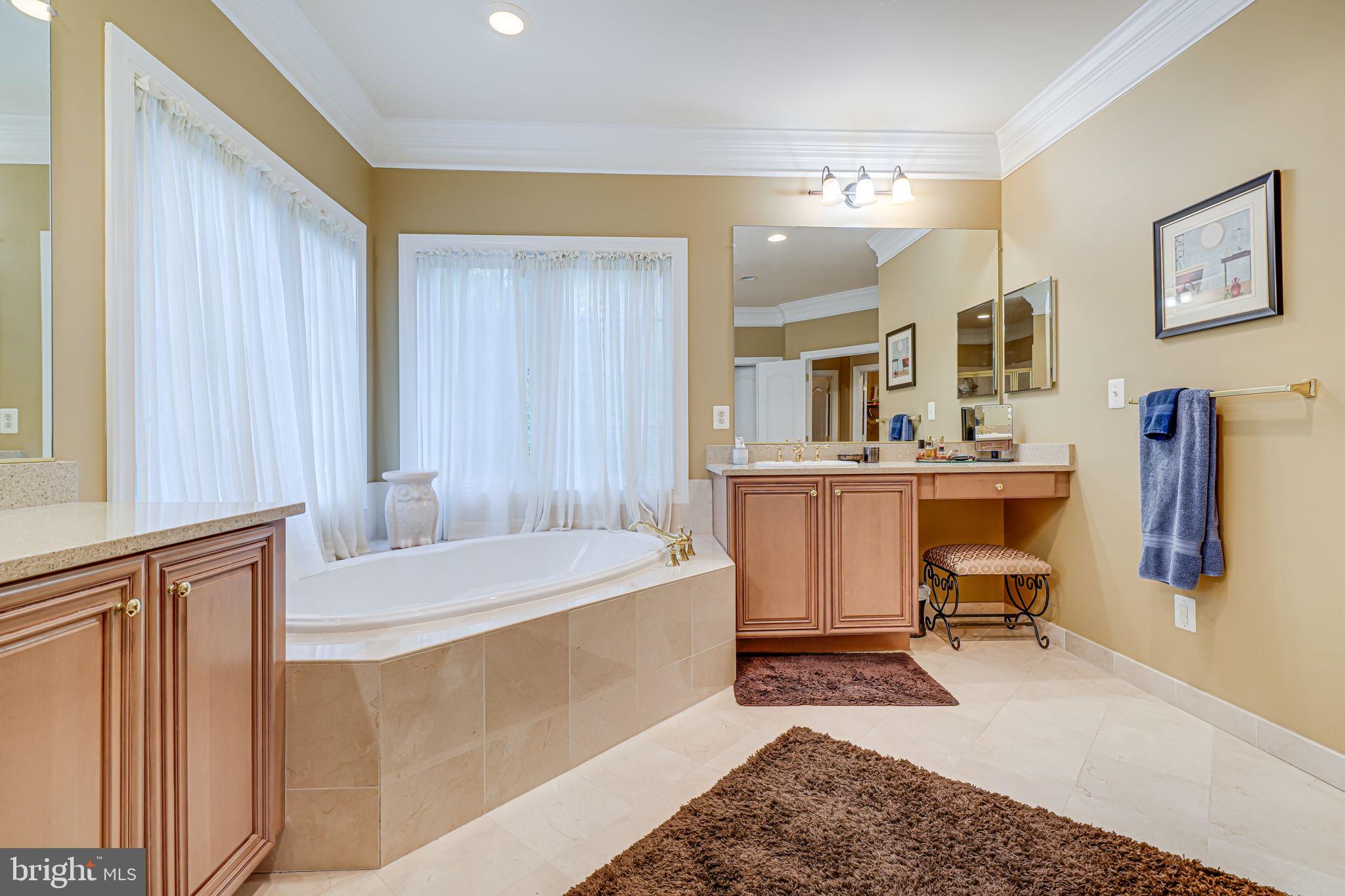 LAKE BARCROFT CLOISTERS - Residential