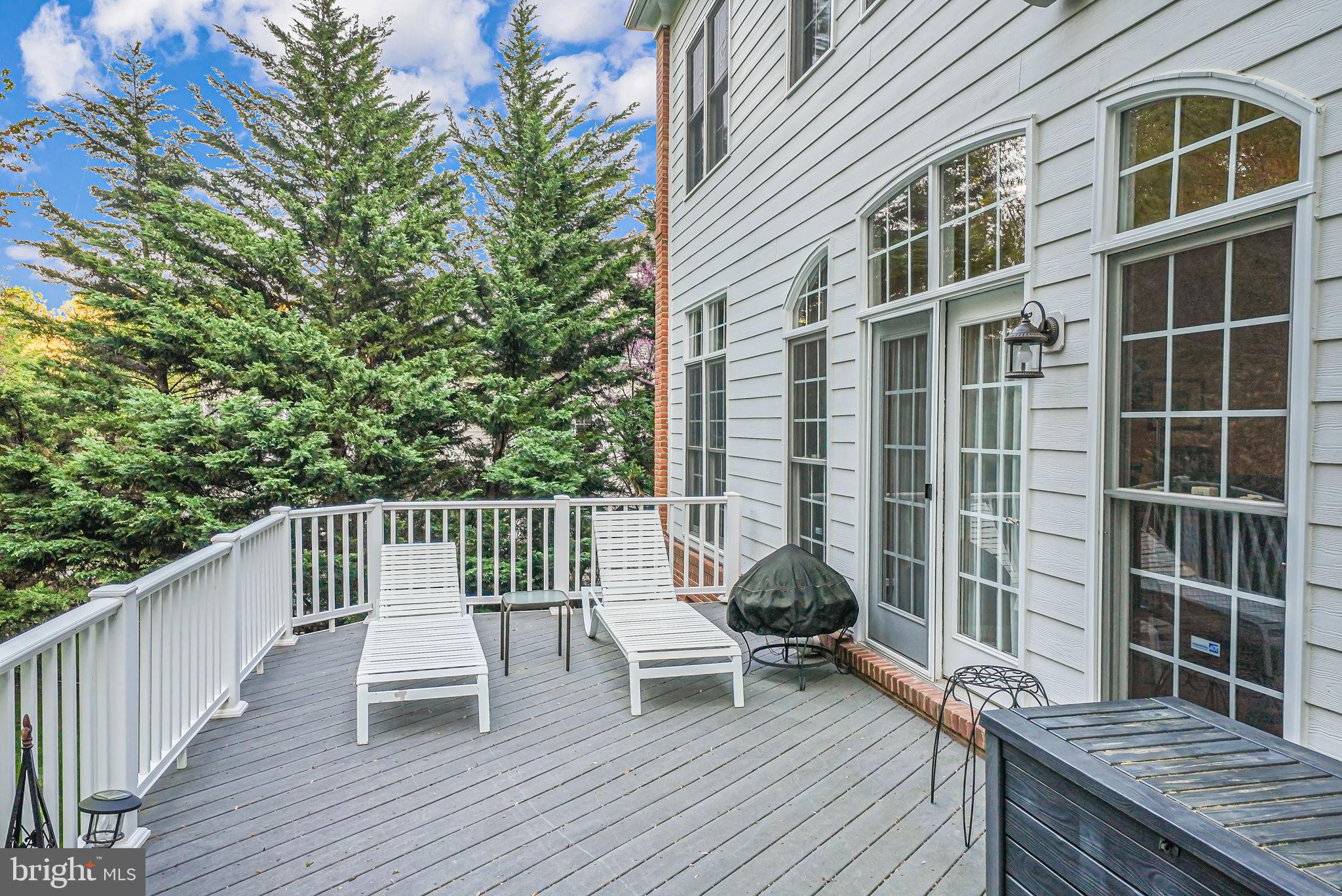 LAKE BARCROFT CLOISTERS - Residential