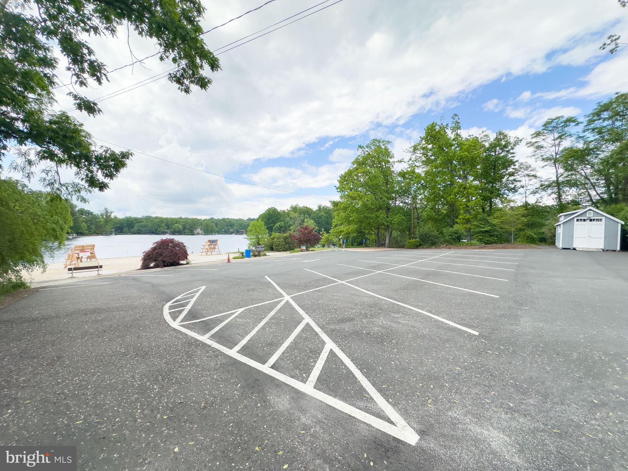 LAKE BARCROFT CLOISTERS - Residential