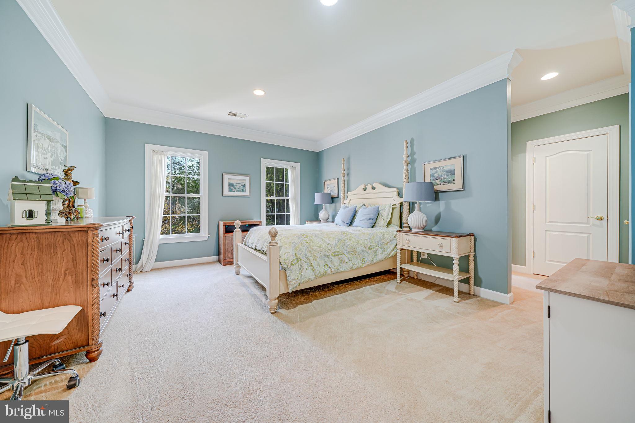 LAKE BARCROFT CLOISTERS - Residential