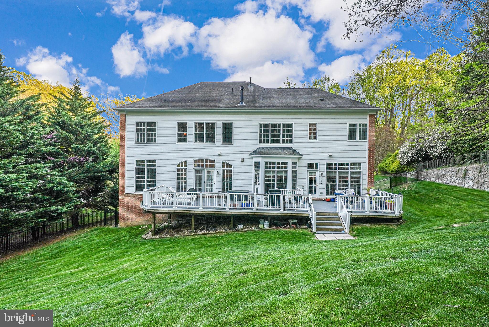 LAKE BARCROFT CLOISTERS - Residential