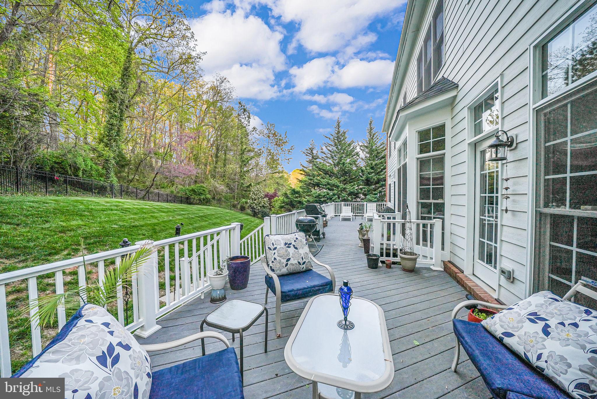 LAKE BARCROFT CLOISTERS - Residential