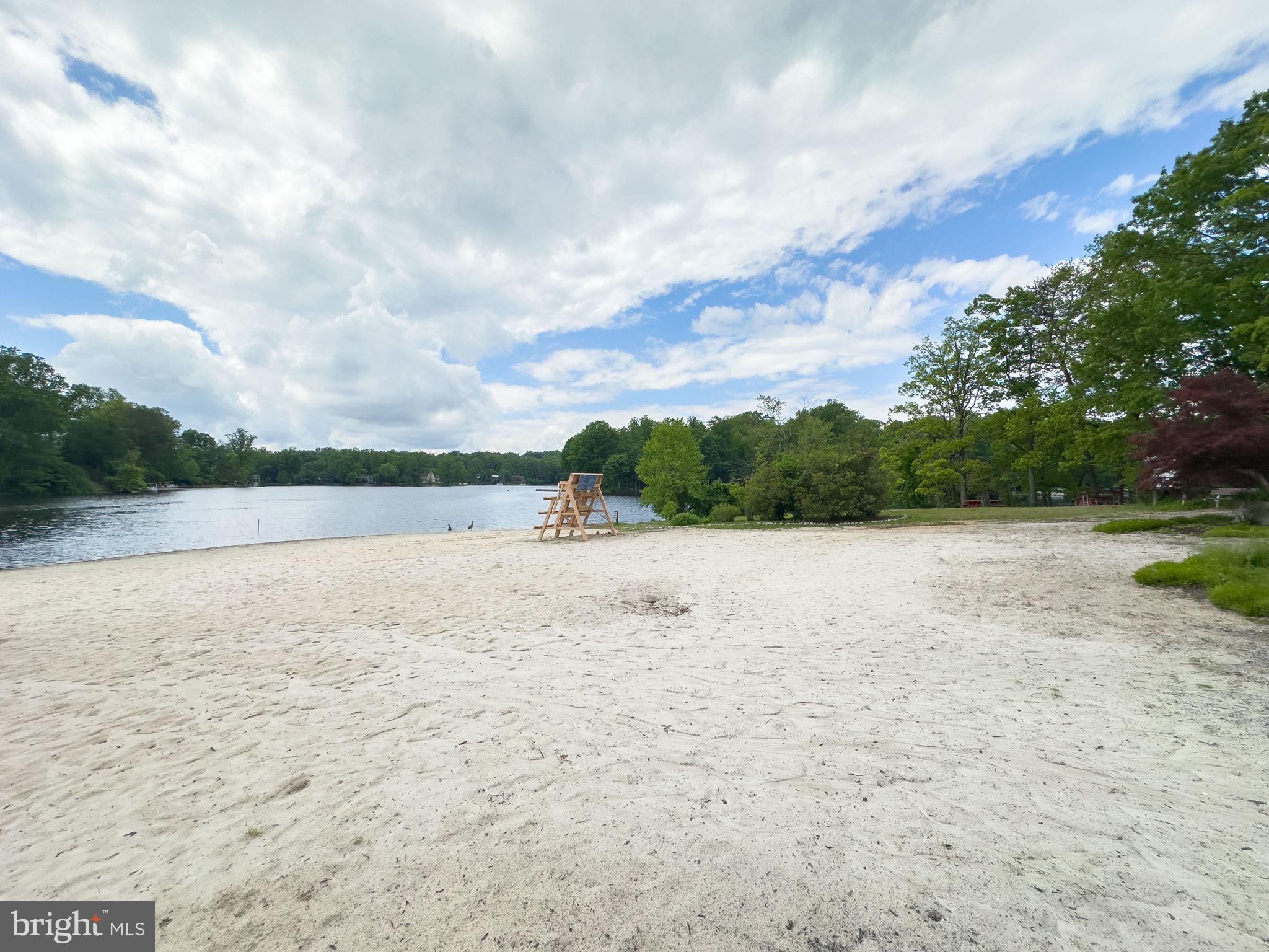 LAKE BARCROFT CLOISTERS - Residential