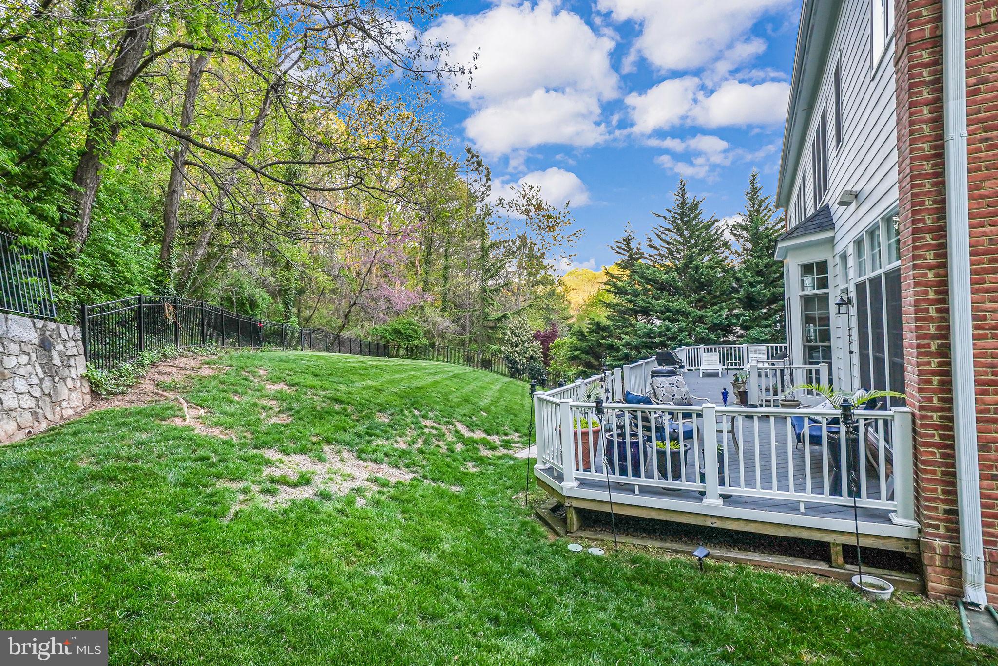 LAKE BARCROFT CLOISTERS - Residential