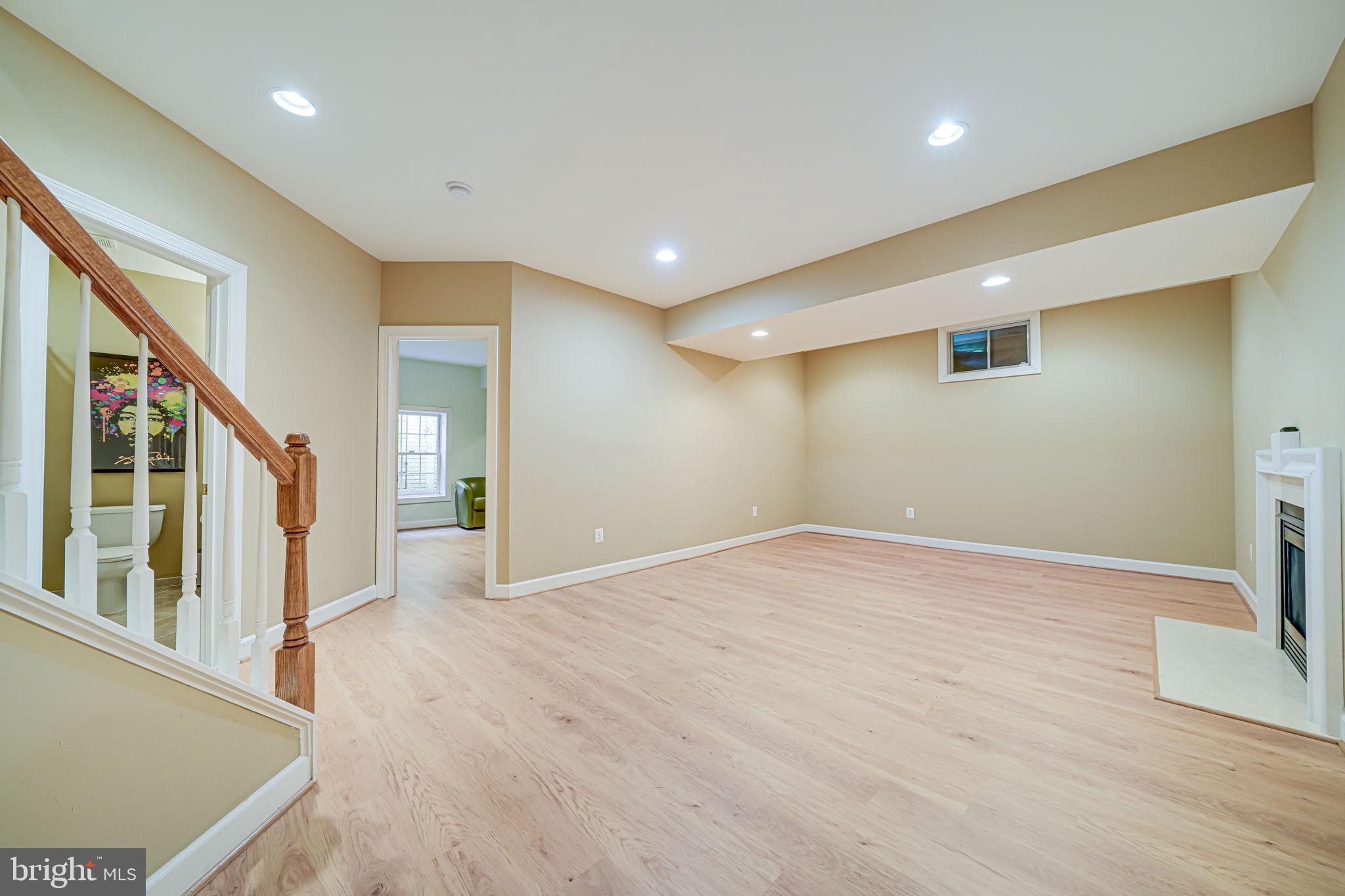 LAKE BARCROFT CLOISTERS - Residential