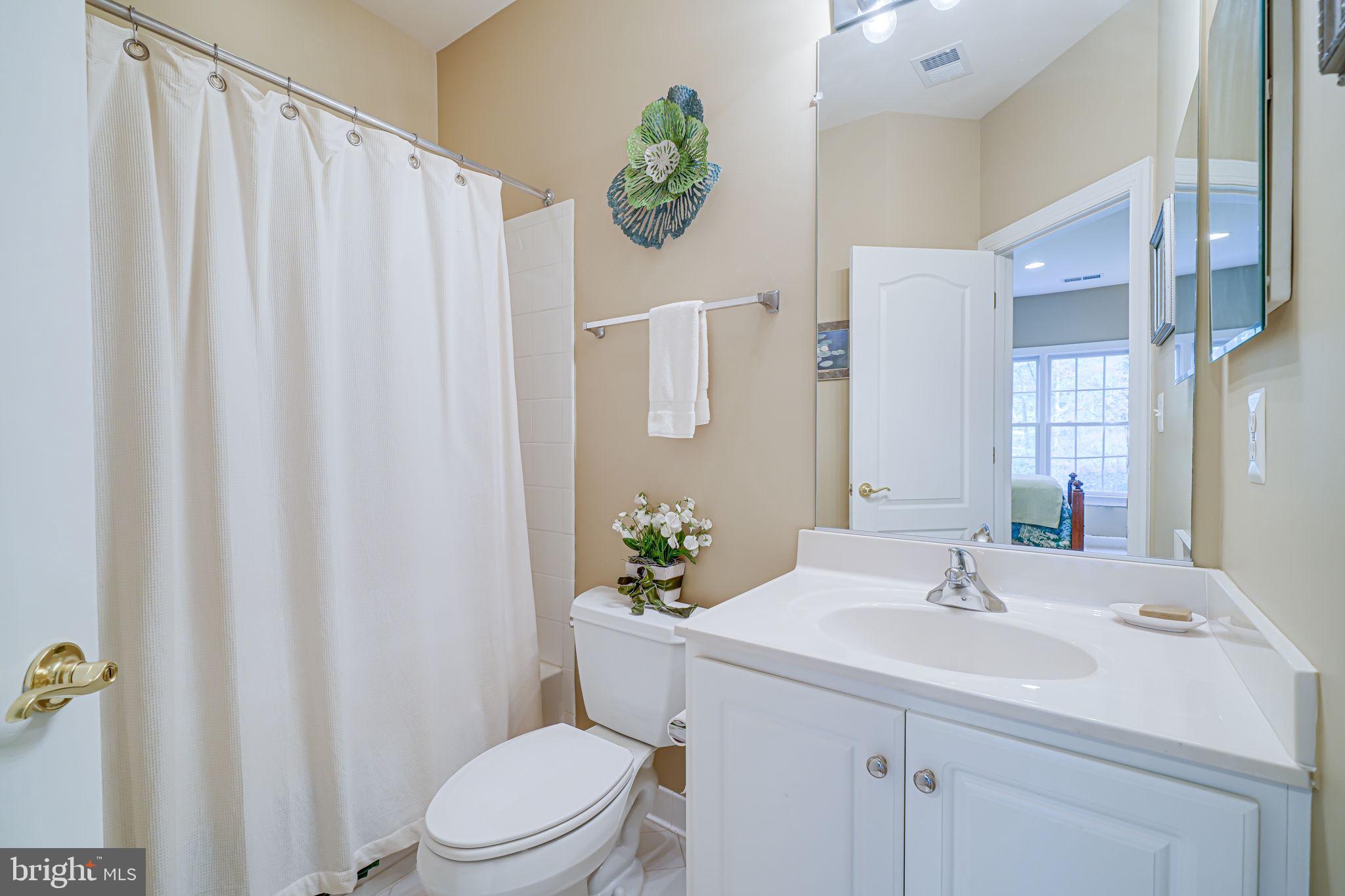 LAKE BARCROFT CLOISTERS - Residential