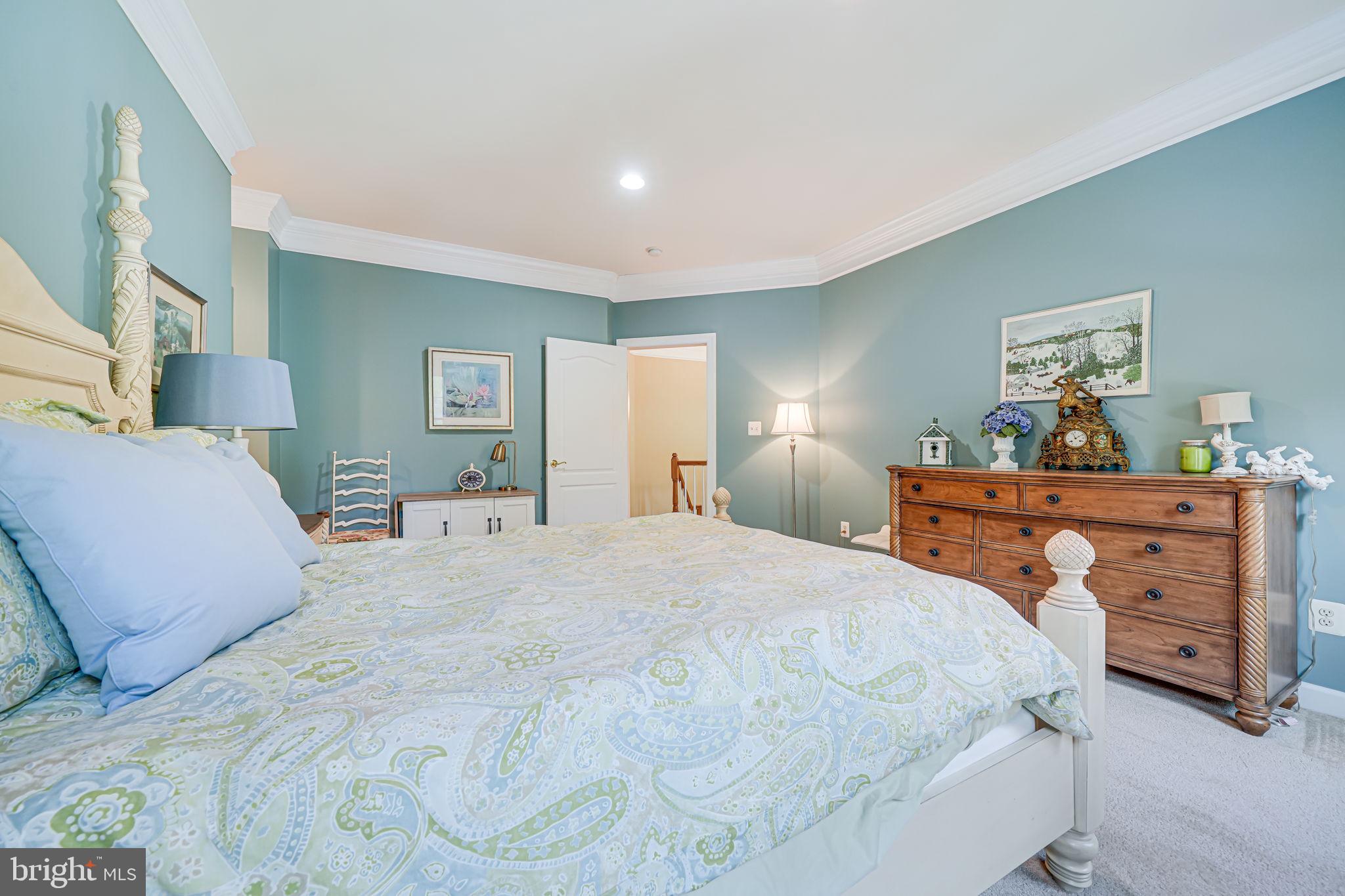 LAKE BARCROFT CLOISTERS - Residential