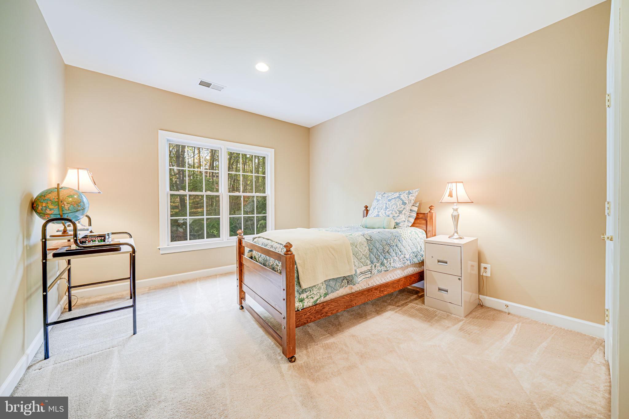 LAKE BARCROFT CLOISTERS - Residential