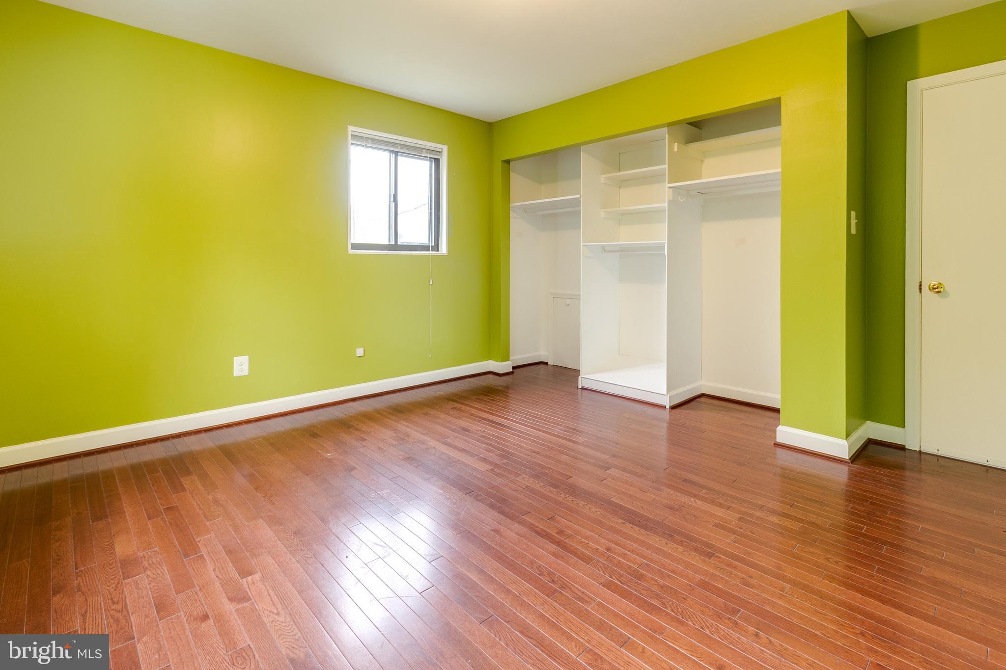 LYNBROOK - Residential