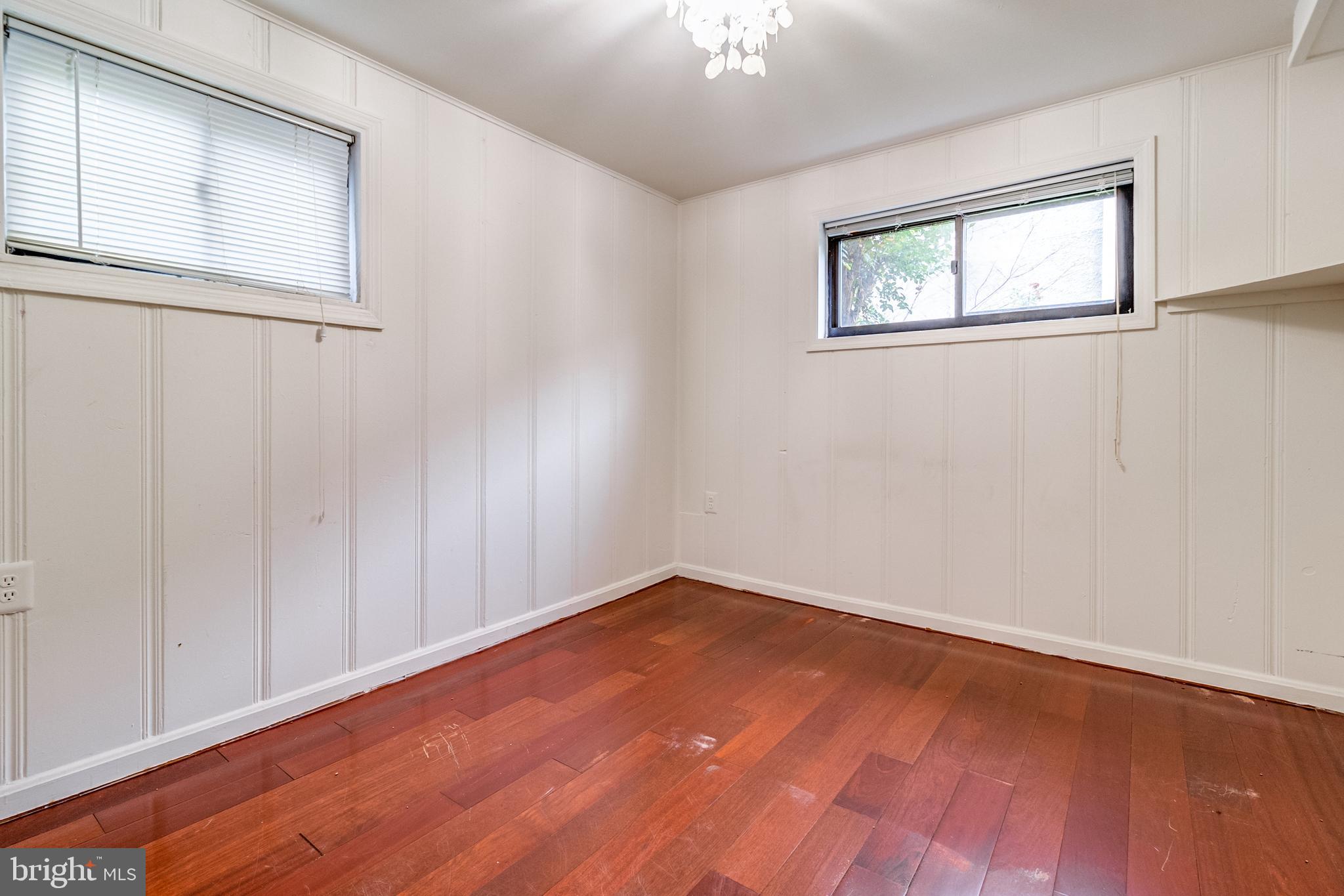 LYNBROOK - Residential