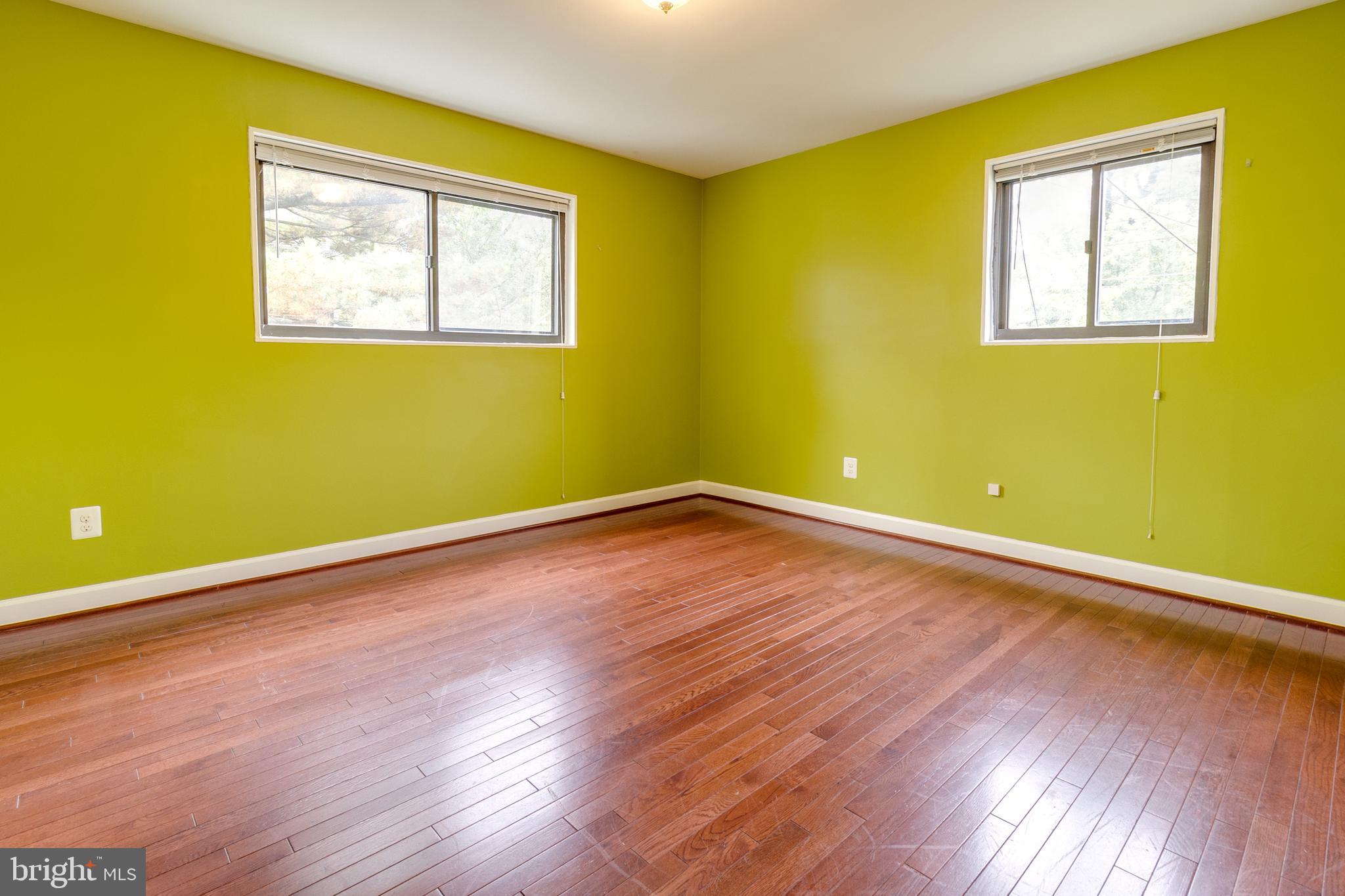 LYNBROOK - Residential