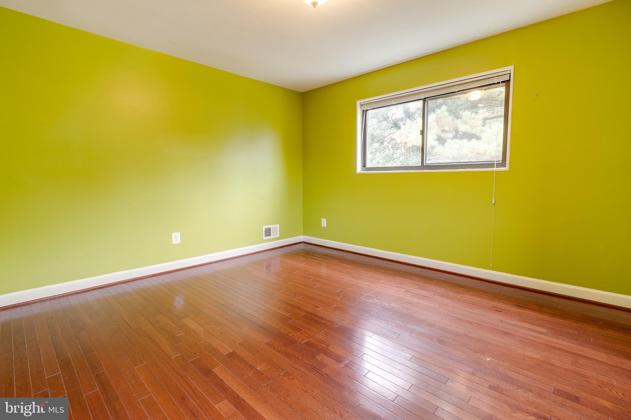 LYNBROOK - Residential