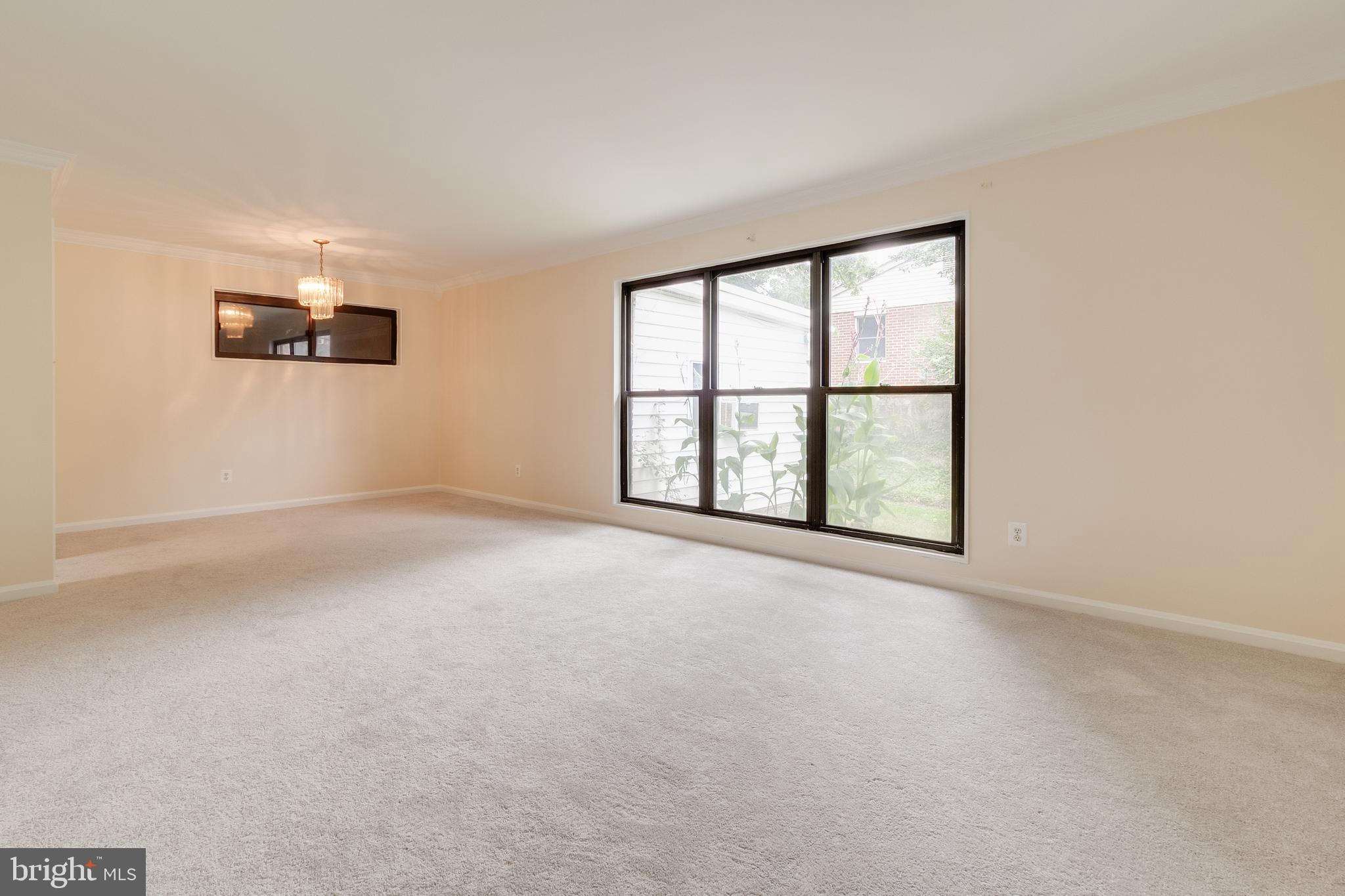 LYNBROOK - Residential