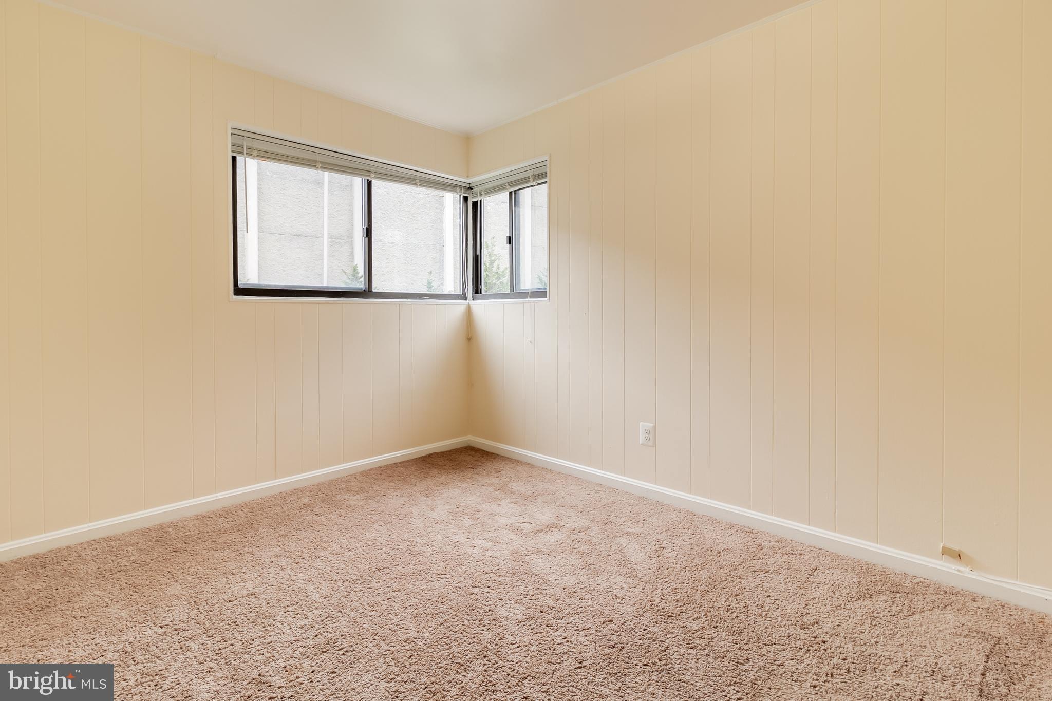 LYNBROOK - Residential