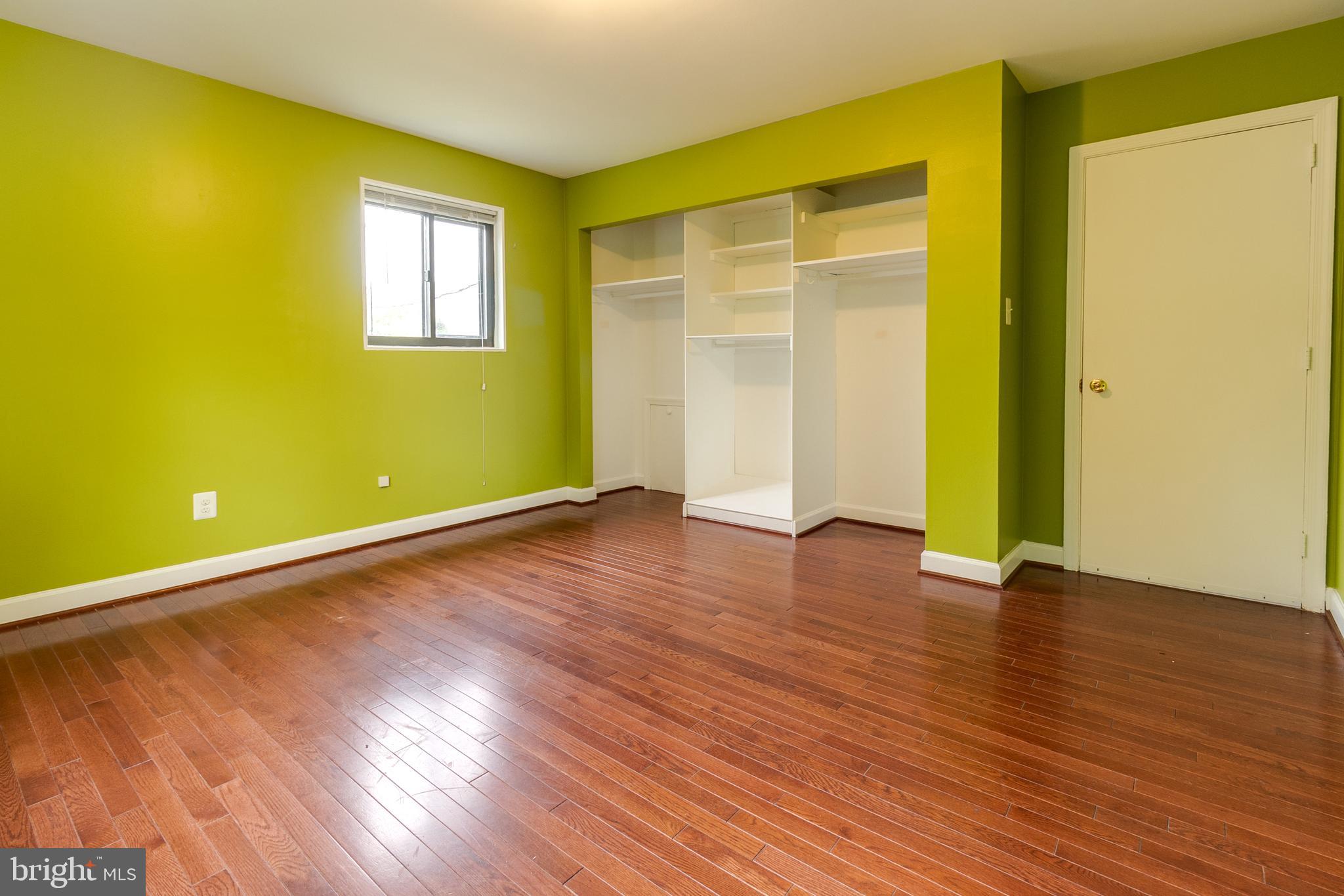 LYNBROOK - Residential