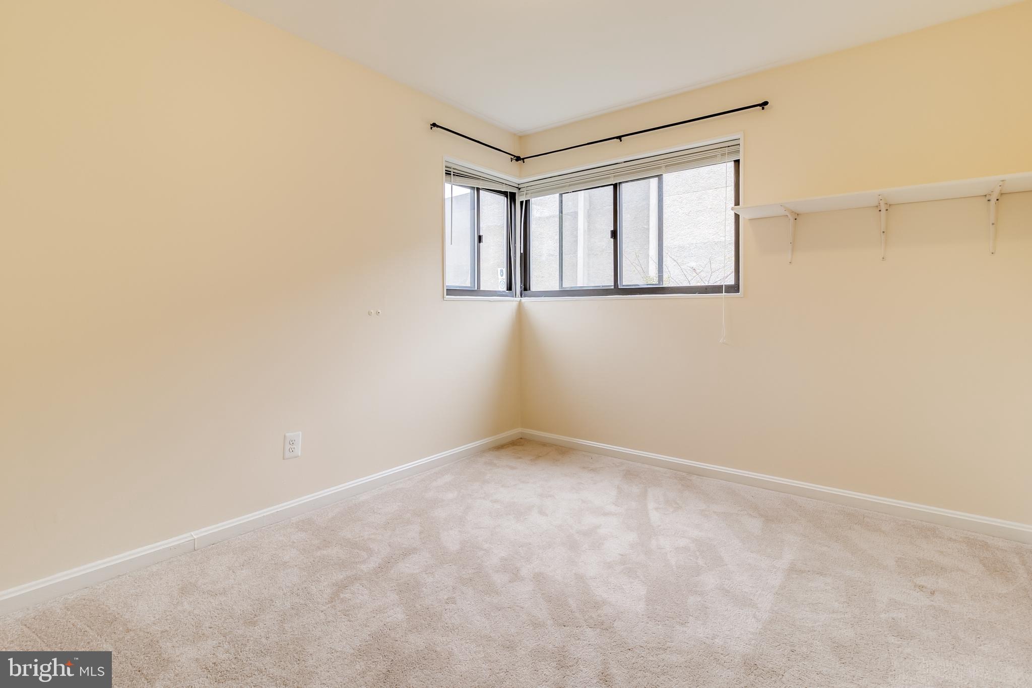 LYNBROOK - Residential