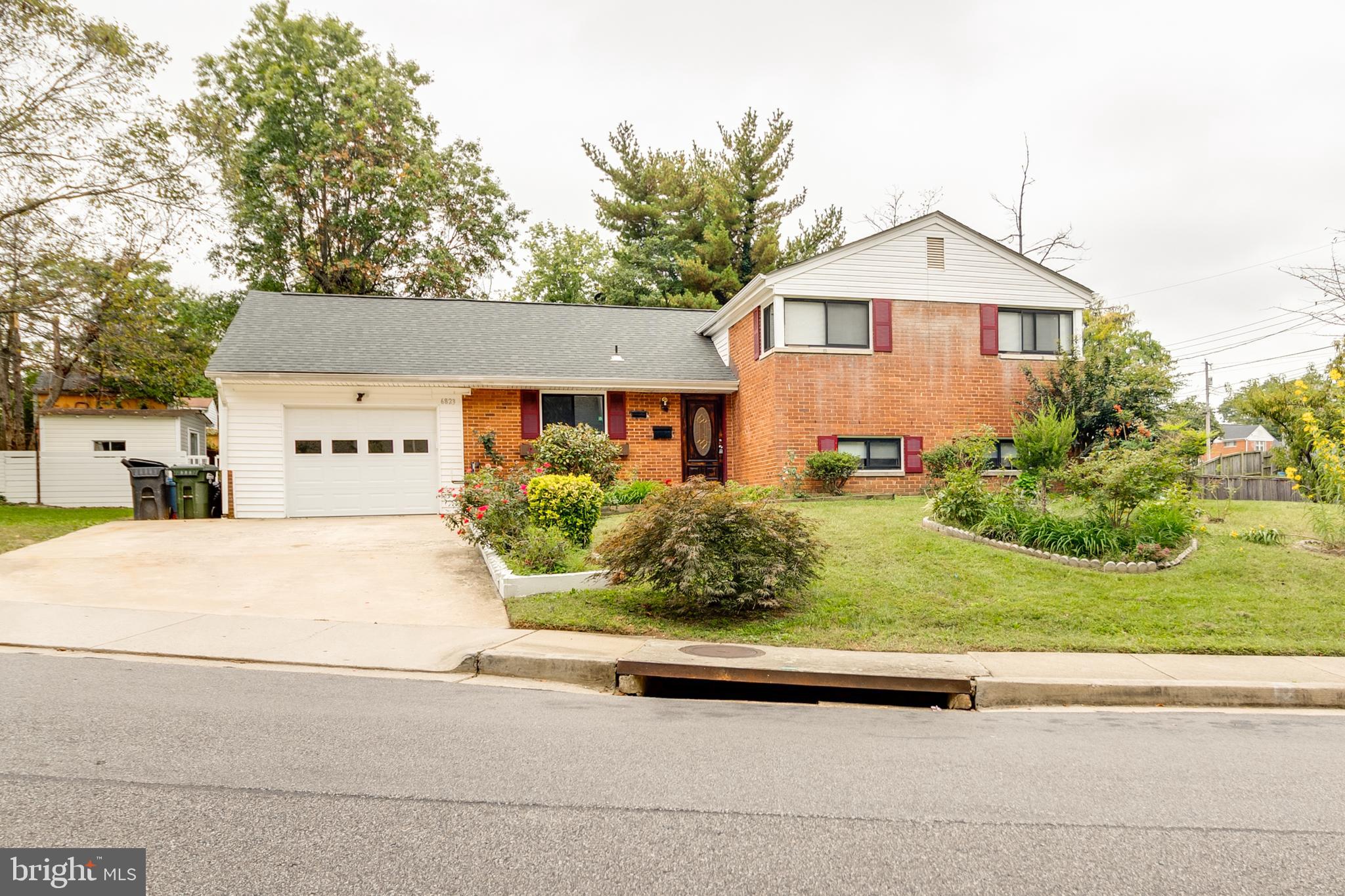 LYNBROOK - Residential