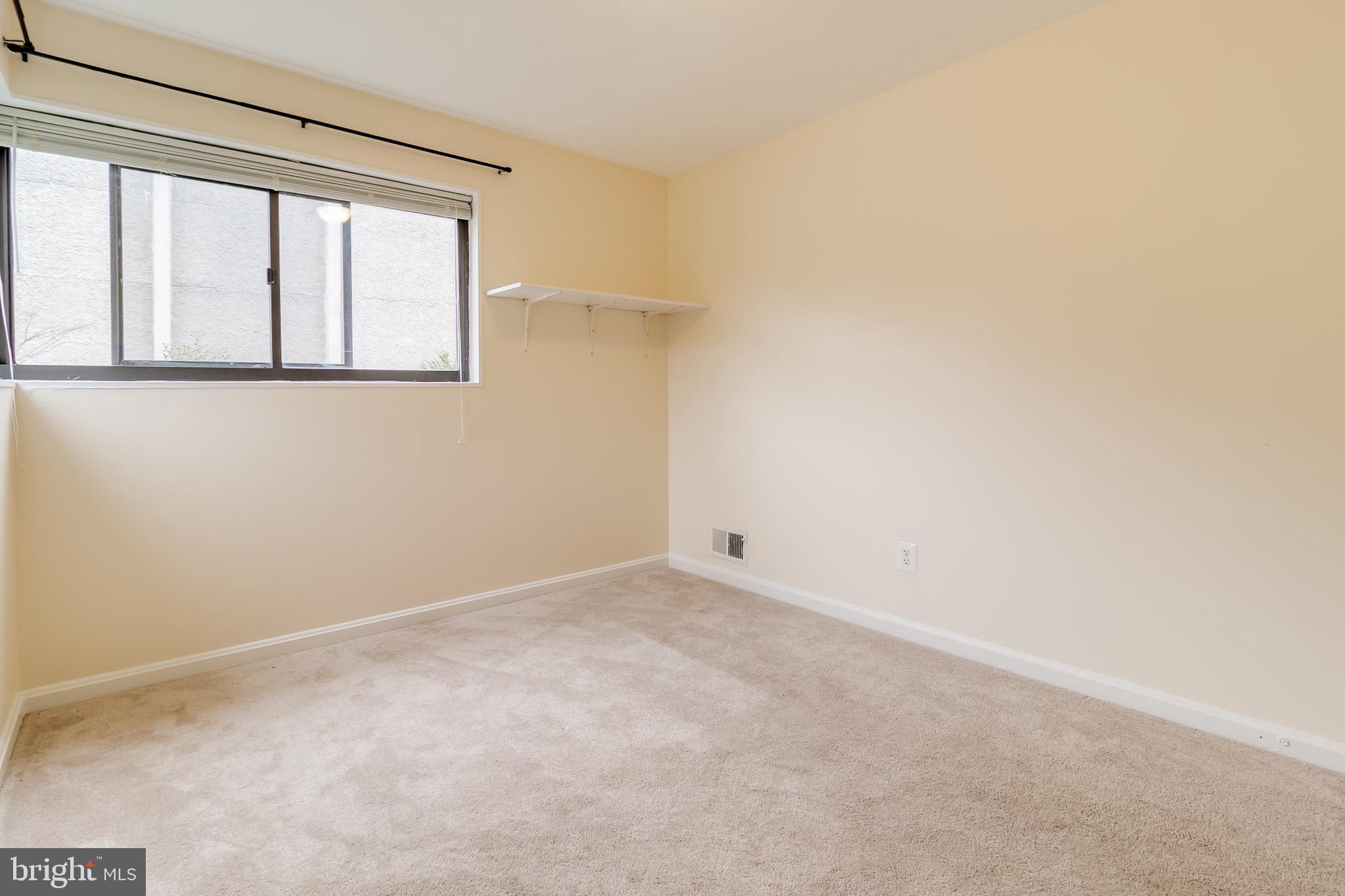 LYNBROOK - Residential