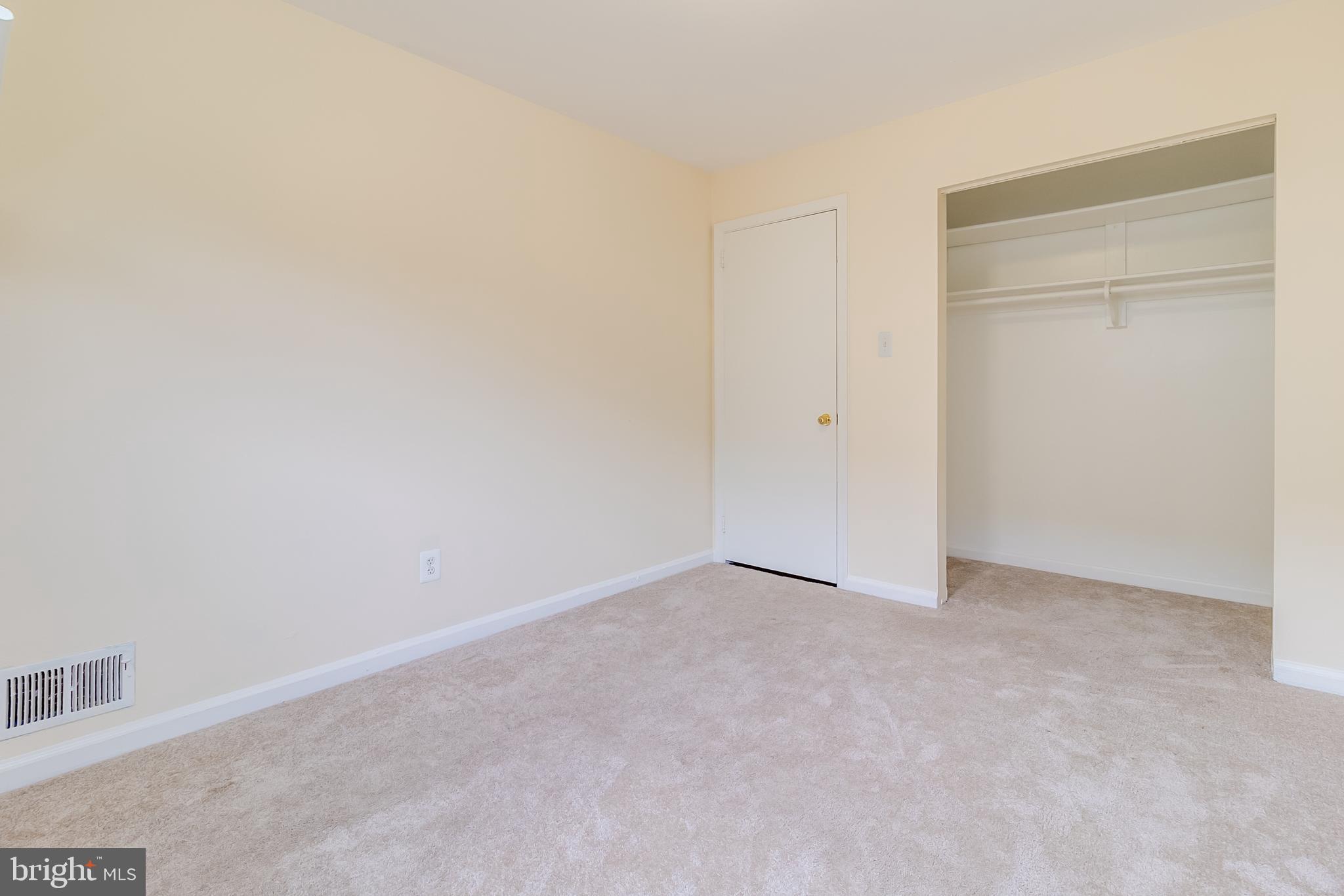 LYNBROOK - Residential