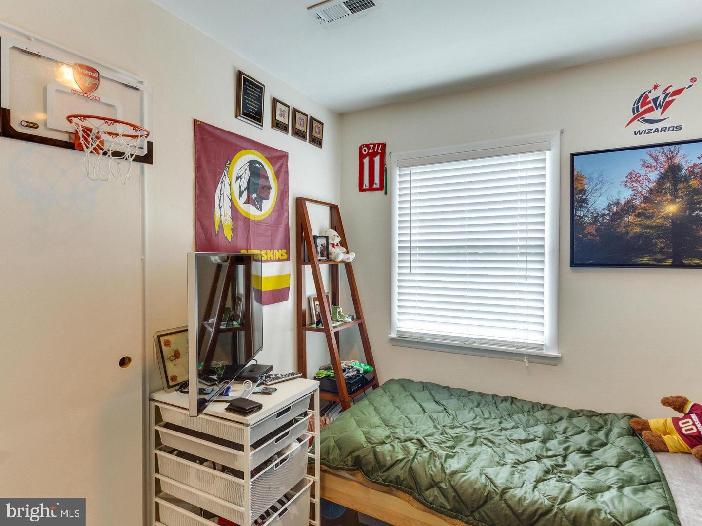 PIMMIT HILLS - Residential Lease