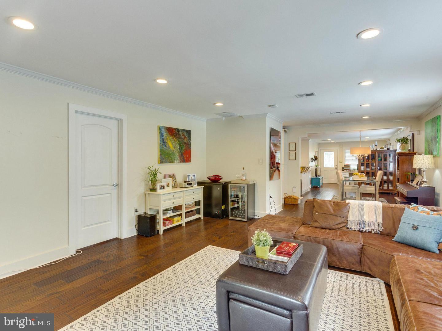 PIMMIT HILLS - Residential Lease